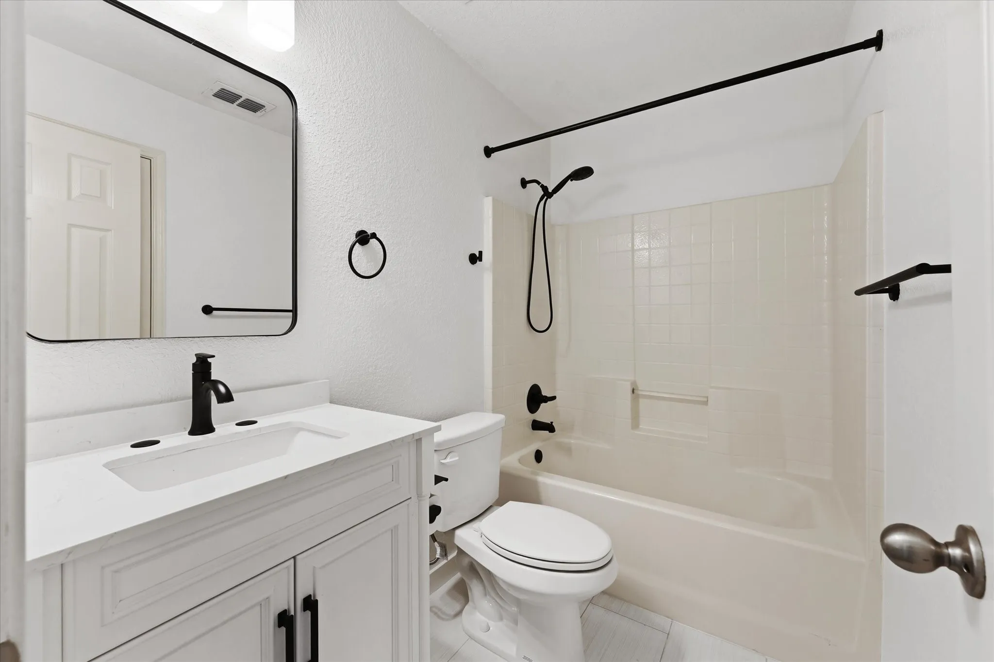 Single Family Residence For Rent in Denton County , 1201 Telese Court, Denton, Texas 76209, 3 Bedroom, 2 Bathroom, 2 Garage spaces, 1,742 Sqft, built in 2006, mls#21323577, Real Estate Agent in Denton, Homes For Rent in Denton county, Homes For Rent in Denton, Realtor in Denton Texas, Real Estate Brokerage Independent Realty Texas, Luminita Cordes Realtor