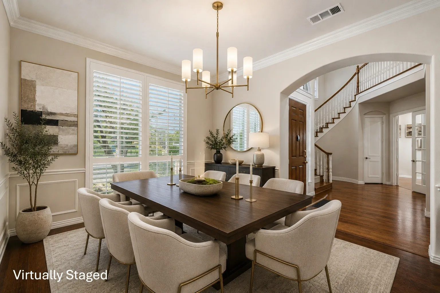 Dining room with kitchen/butlers pantry access