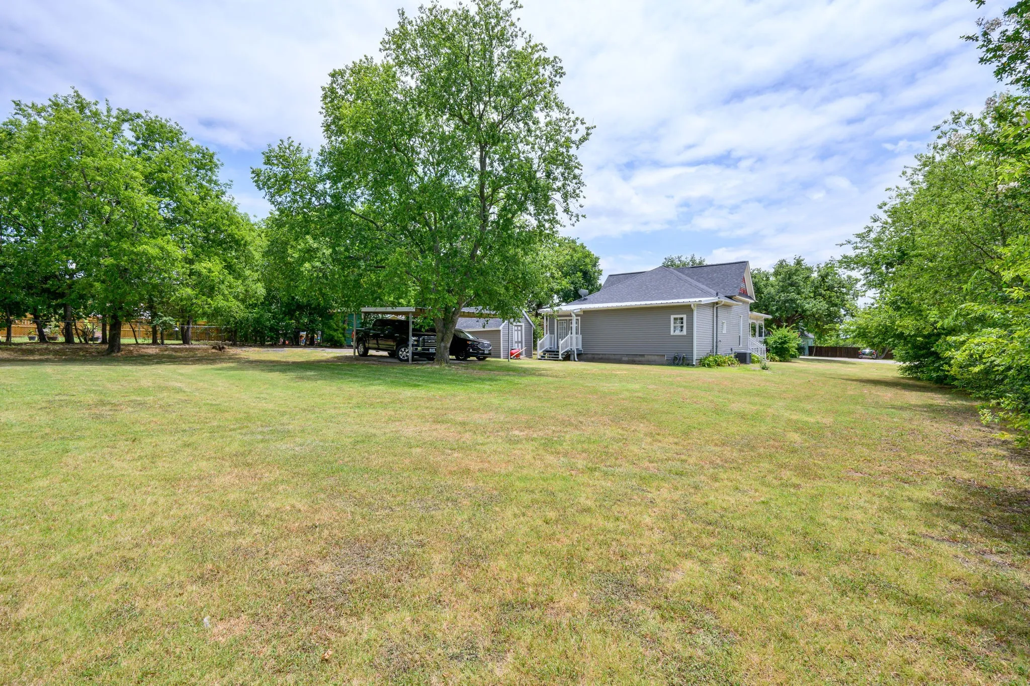 Single Family Residence For Sale in Parker County , 217 E 1st Street, Weatherford, Texas 76086, 2 Bedroom, 1 Bathroom, Garage spaces, 1,148 Sqft, built in 0, mls#21331229, Real Estate Agent in Weatherford, Homes For Sale in Parker county, Homes For Sale in Weatherford, Realtor in Weatherford Texas, Real Estate Brokerage Independent Realty Texas, Luminita Cordes Realtor