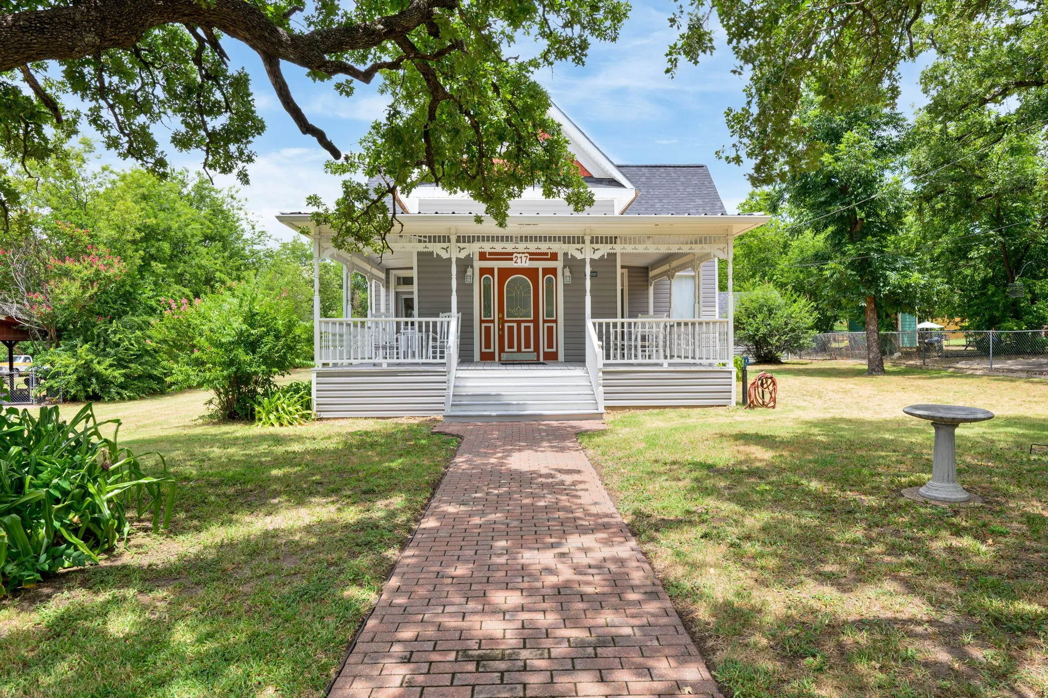Single Family Residence For Sale in Parker County , 217 E 1st Street, Weatherford, Texas 76086, 2 Bedroom, 1 Bathroom, Garage spaces, 1,148 Sqft, built in 0, mls#21331229, Real Estate Agent in Weatherford, Homes For Sale in Parker county, Homes For Sale in Weatherford, Realtor in Weatherford Texas, Real Estate Brokerage Independent Realty Texas, Luminita Cordes Realtor