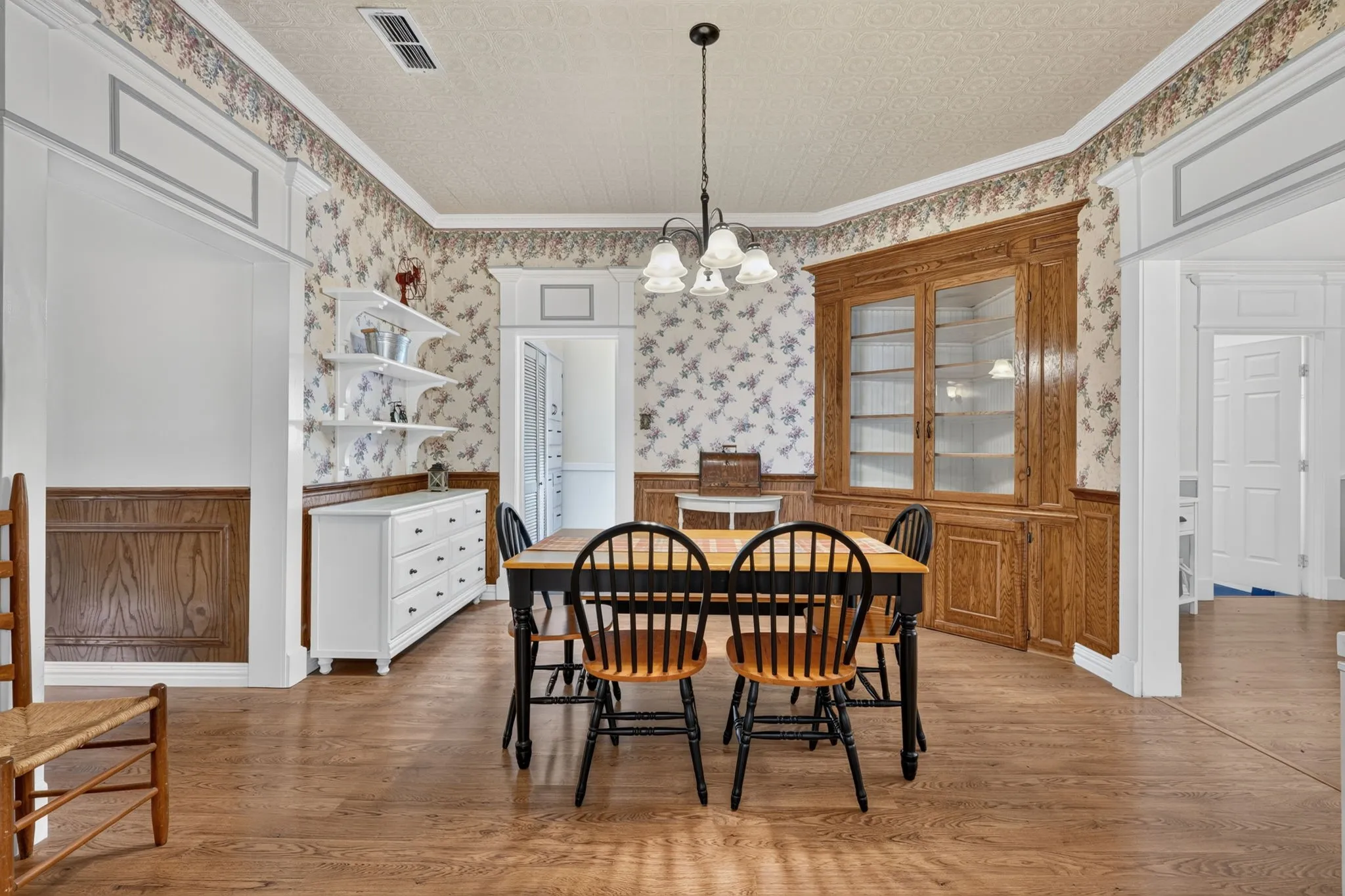 Single Family Residence For Sale in Parker County , 217 E 1st Street, Weatherford, Texas 76086, 2 Bedroom, 1 Bathroom, Garage spaces, 1,148 Sqft, built in 0, mls#21331229, Real Estate Agent in Weatherford, Homes For Sale in Parker county, Homes For Sale in Weatherford, Realtor in Weatherford Texas, Real Estate Brokerage Independent Realty Texas, Luminita Cordes Realtor