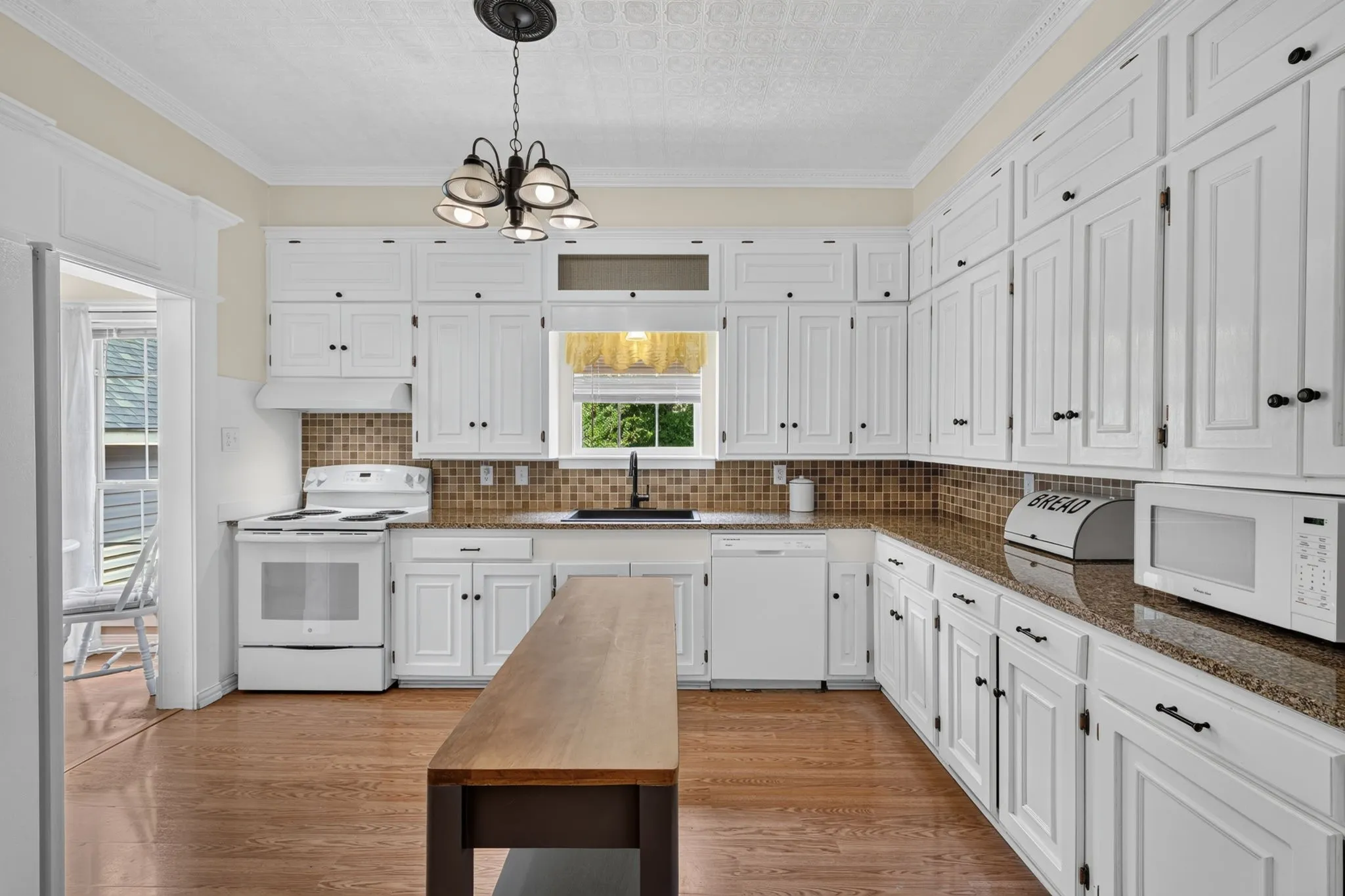 Single Family Residence For Sale in Parker County , 217 E 1st Street, Weatherford, Texas 76086, 2 Bedroom, 1 Bathroom, Garage spaces, 1,148 Sqft, built in 0, mls#21331229, Real Estate Agent in Weatherford, Homes For Sale in Parker county, Homes For Sale in Weatherford, Realtor in Weatherford Texas, Real Estate Brokerage Independent Realty Texas, Luminita Cordes Realtor