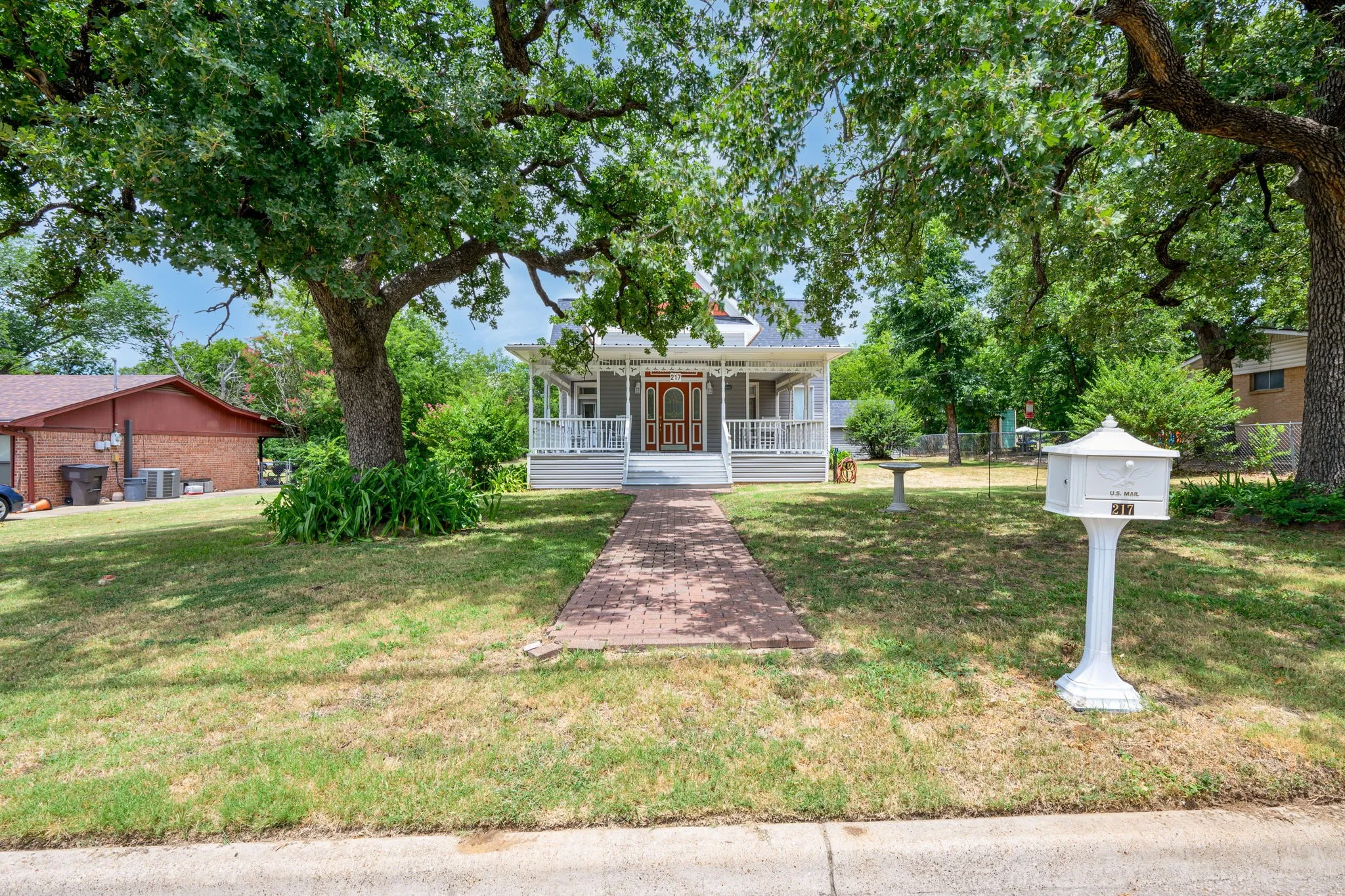 Single Family Residence For Sale in Parker County , 217 E 1st Street, Weatherford, Texas 76086, 2 Bedroom, 1 Bathroom, Garage spaces, 1,148 Sqft, built in 0, mls#21331229, Real Estate Agent in Weatherford, Homes For Sale in Parker county, Homes For Sale in Weatherford, Realtor in Weatherford Texas, Real Estate Brokerage Independent Realty Texas, Luminita Cordes Realtor