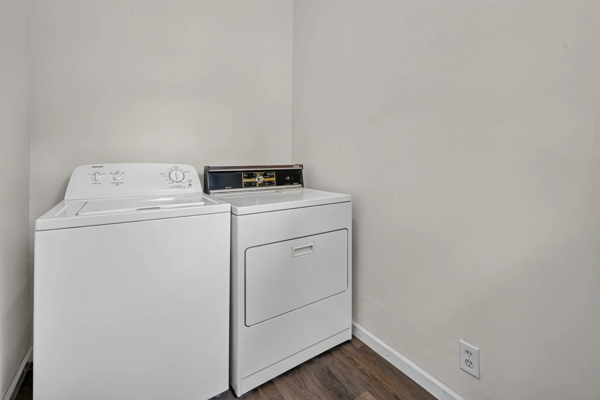 Single Family Residence For Sale in Parker County , 217 E 1st Street, Weatherford, Texas 76086, 2 Bedroom, 1 Bathroom, Garage spaces, 1,148 Sqft, built in 0, mls#21331229, Real Estate Agent in Weatherford, Homes For Sale in Parker county, Homes For Sale in Weatherford, Realtor in Weatherford Texas, Real Estate Brokerage Independent Realty Texas, Luminita Cordes Realtor