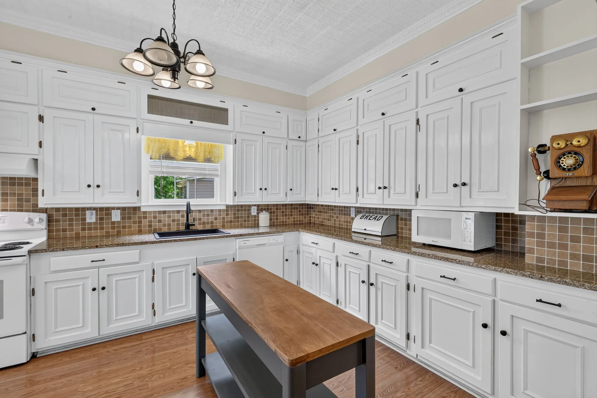 Single Family Residence For Sale in Parker County , 217 E 1st Street, Weatherford, Texas 76086, 2 Bedroom, 1 Bathroom, Garage spaces, 1,148 Sqft, built in 0, mls#21331229, Real Estate Agent in Weatherford, Homes For Sale in Parker county, Homes For Sale in Weatherford, Realtor in Weatherford Texas, Real Estate Brokerage Independent Realty Texas, Luminita Cordes Realtor