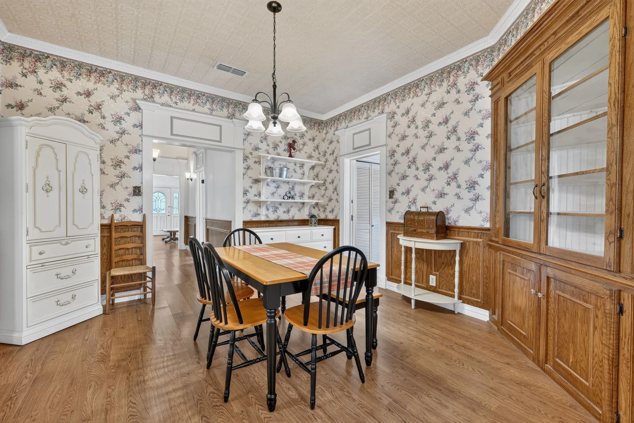 Single Family Residence For Sale in Parker County , 217 E 1st Street, Weatherford, Texas 76086, 2 Bedroom, 1 Bathroom, Garage spaces, 1,148 Sqft, built in 0, mls#21331229, Real Estate Agent in Weatherford, Homes For Sale in Parker county, Homes For Sale in Weatherford, Realtor in Weatherford Texas, Real Estate Brokerage Independent Realty Texas, Luminita Cordes Realtor