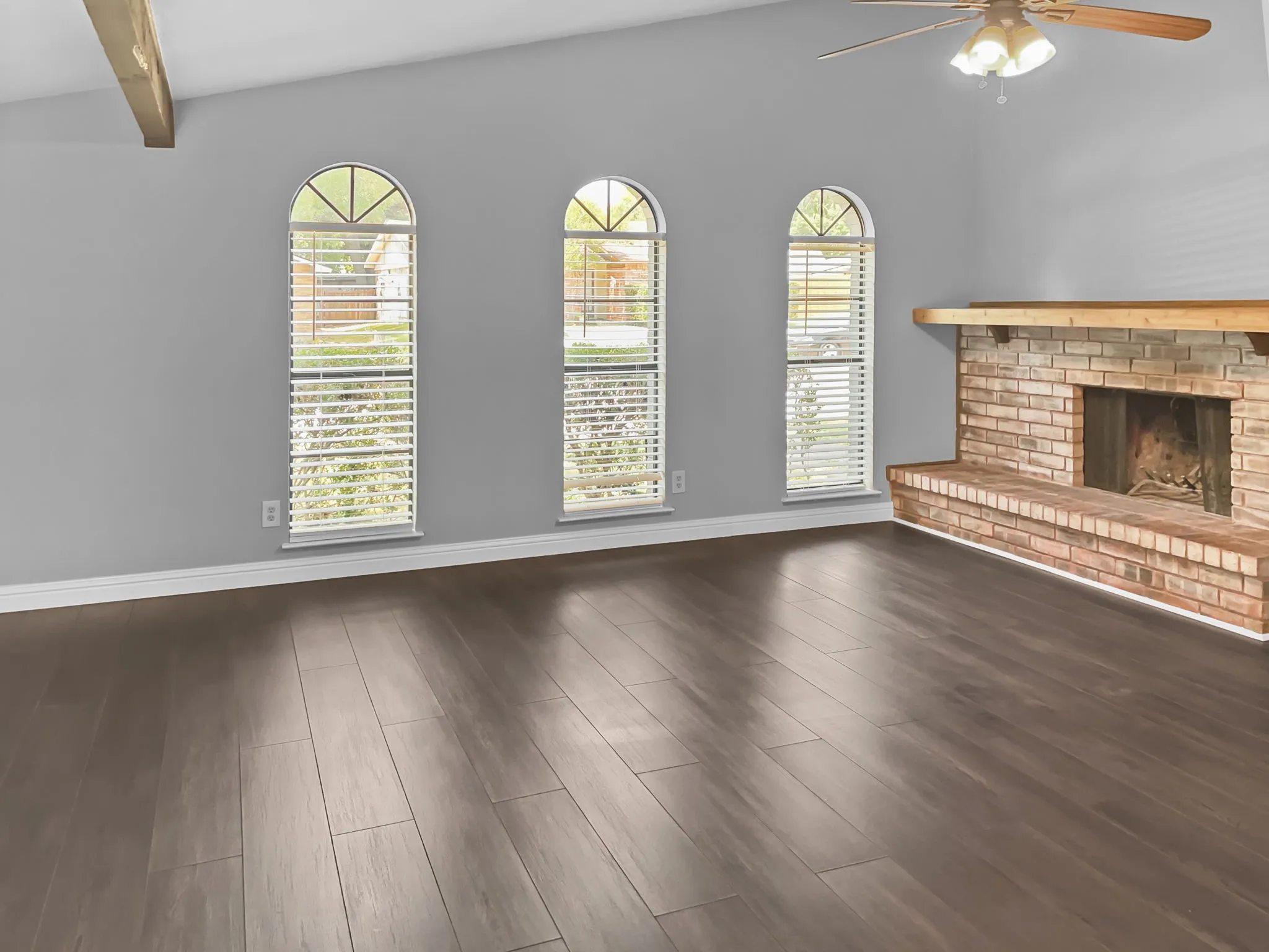Single Family Residence For Sale in Dallas County , 6210 Glenmoor Drive, Garland, Texas 75043, 3 Bedrooms, 2 Bathrooms, Garage spaces, 1,983 Sqft, built in 1977, Price $285,000, mls#21332535, Real Estate Agent in Garland, Homes For Sale in Dallas county, Homes For Sale in Garland, Realtor in Garland Texas, Real Estate Brokerage Independent Realty Texas, Luminita Cordes Realtor