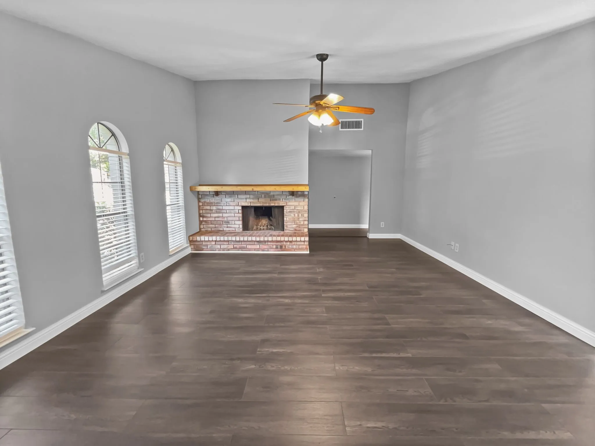 Single Family Residence For Sale in Dallas County , 6210 Glenmoor Drive, Garland, Texas 75043, 3 Bedrooms, 2 Bathrooms, Garage spaces, 1,983 Sqft, built in 1977, Price $285,000, mls#21332535, Real Estate Agent in Garland, Homes For Sale in Dallas county, Homes For Sale in Garland, Realtor in Garland Texas, Real Estate Brokerage Independent Realty Texas, Luminita Cordes Realtor