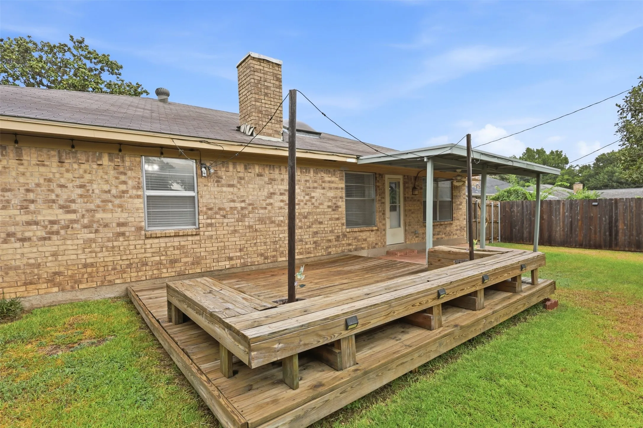 Single Family Residence For Sale in Tarrant County , 5536 Meadow Oak Street, North Richland Hills, Texas 76180, 3 Bedroom, 2 Bathroom, 2 Garage spaces, 1,786 Sqft, built in 1980, mls#21328960, Real Estate Agent in North Richland Hills, Homes For Sale in Tarrant county, Homes For Sale in North Richland Hills, Realtor in North Richland Hills Texas, Real Estate Brokerage Independent Realty Texas, Luminita Cordes Realtor