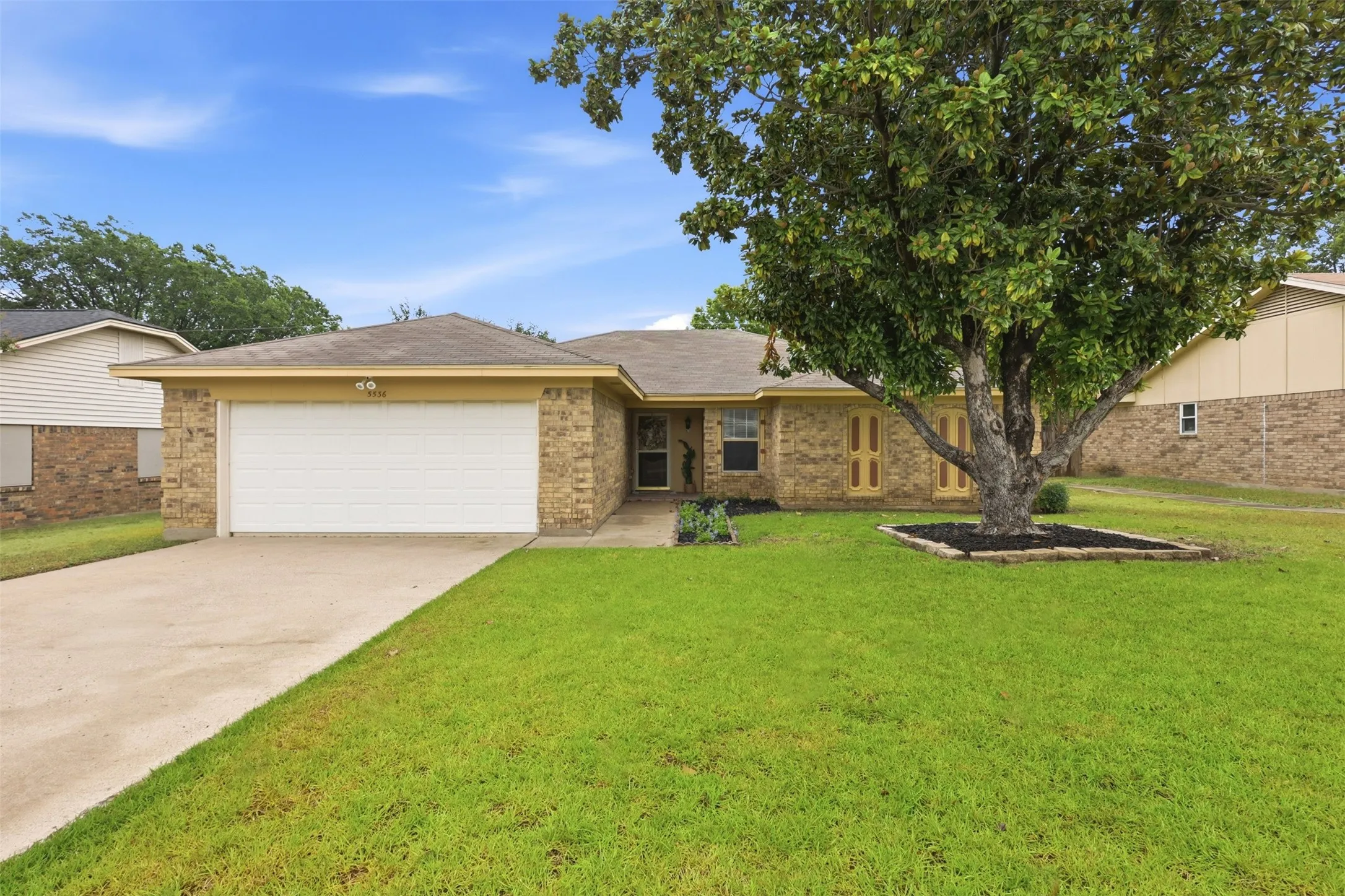 Single Family Residence For Sale in Tarrant County , 5536 Meadow Oak Street, North Richland Hills, Texas 76180, 3 Bedroom, 2 Bathroom, 2 Garage spaces, 1,786 Sqft, built in 1980, mls#21328960, Real Estate Agent in North Richland Hills, Homes For Sale in Tarrant county, Homes For Sale in North Richland Hills, Realtor in North Richland Hills Texas, Real Estate Brokerage Independent Realty Texas, Luminita Cordes Realtor