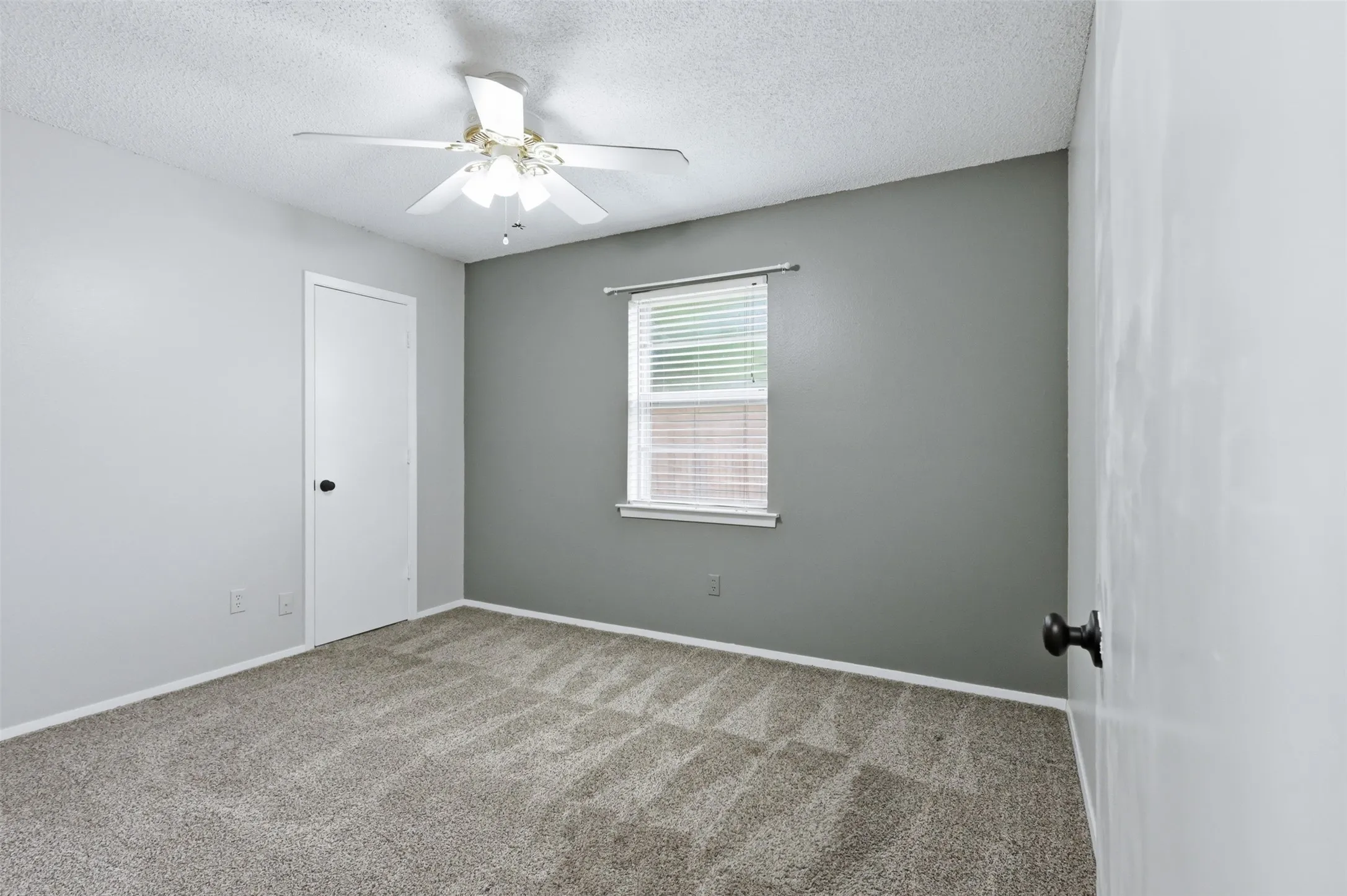 Single Family Residence For Sale in Tarrant County , 5536 Meadow Oak Street, North Richland Hills, Texas 76180, 3 Bedroom, 2 Bathroom, 2 Garage spaces, 1,786 Sqft, built in 1980, mls#21328960, Real Estate Agent in North Richland Hills, Homes For Sale in Tarrant county, Homes For Sale in North Richland Hills, Realtor in North Richland Hills Texas, Real Estate Brokerage Independent Realty Texas, Luminita Cordes Realtor