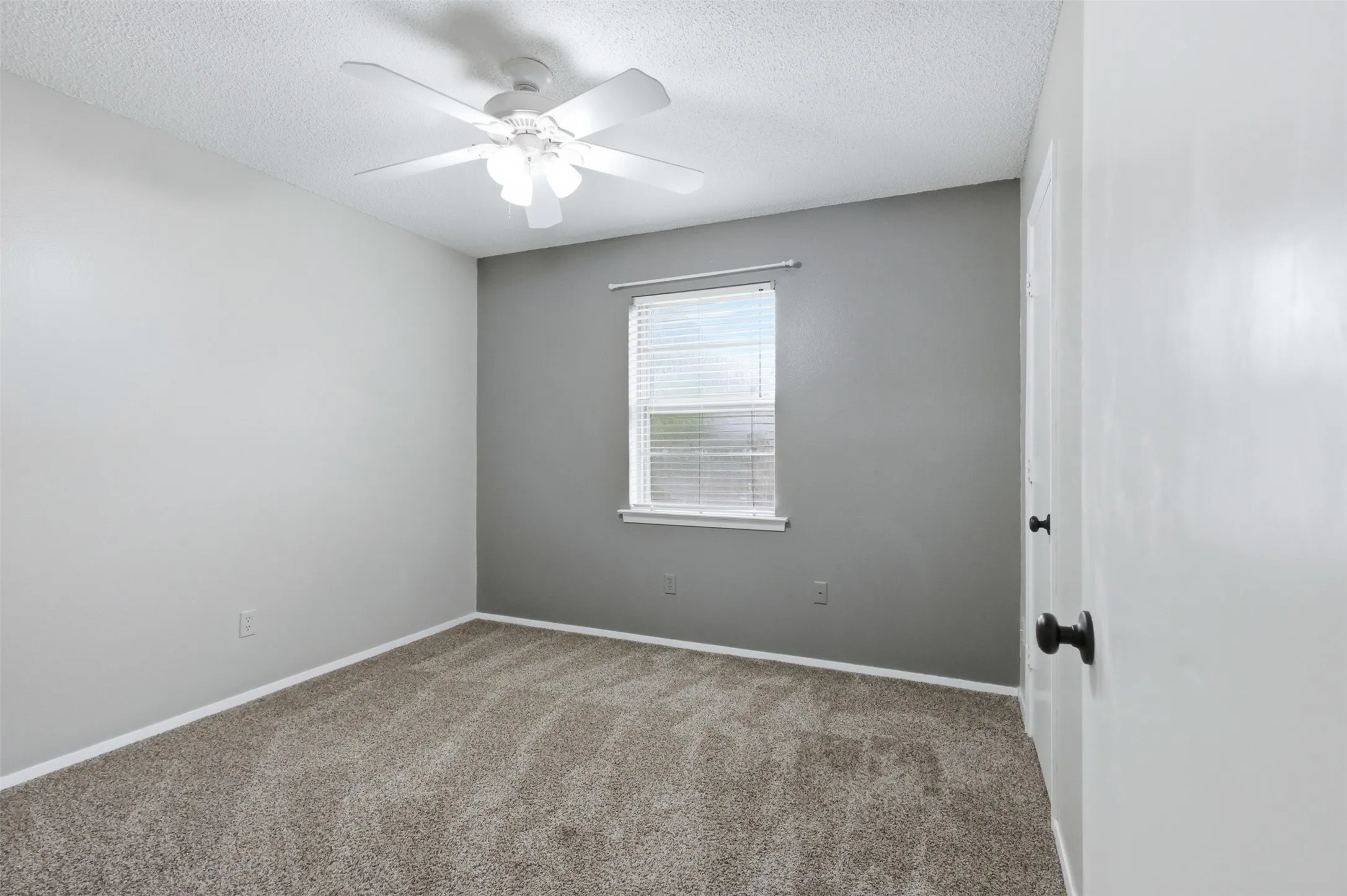 Single Family Residence For Sale in Tarrant County , 5536 Meadow Oak Street, North Richland Hills, Texas 76180, 3 Bedroom, 2 Bathroom, 2 Garage spaces, 1,786 Sqft, built in 1980, mls#21328960, Real Estate Agent in North Richland Hills, Homes For Sale in Tarrant county, Homes For Sale in North Richland Hills, Realtor in North Richland Hills Texas, Real Estate Brokerage Independent Realty Texas, Luminita Cordes Realtor