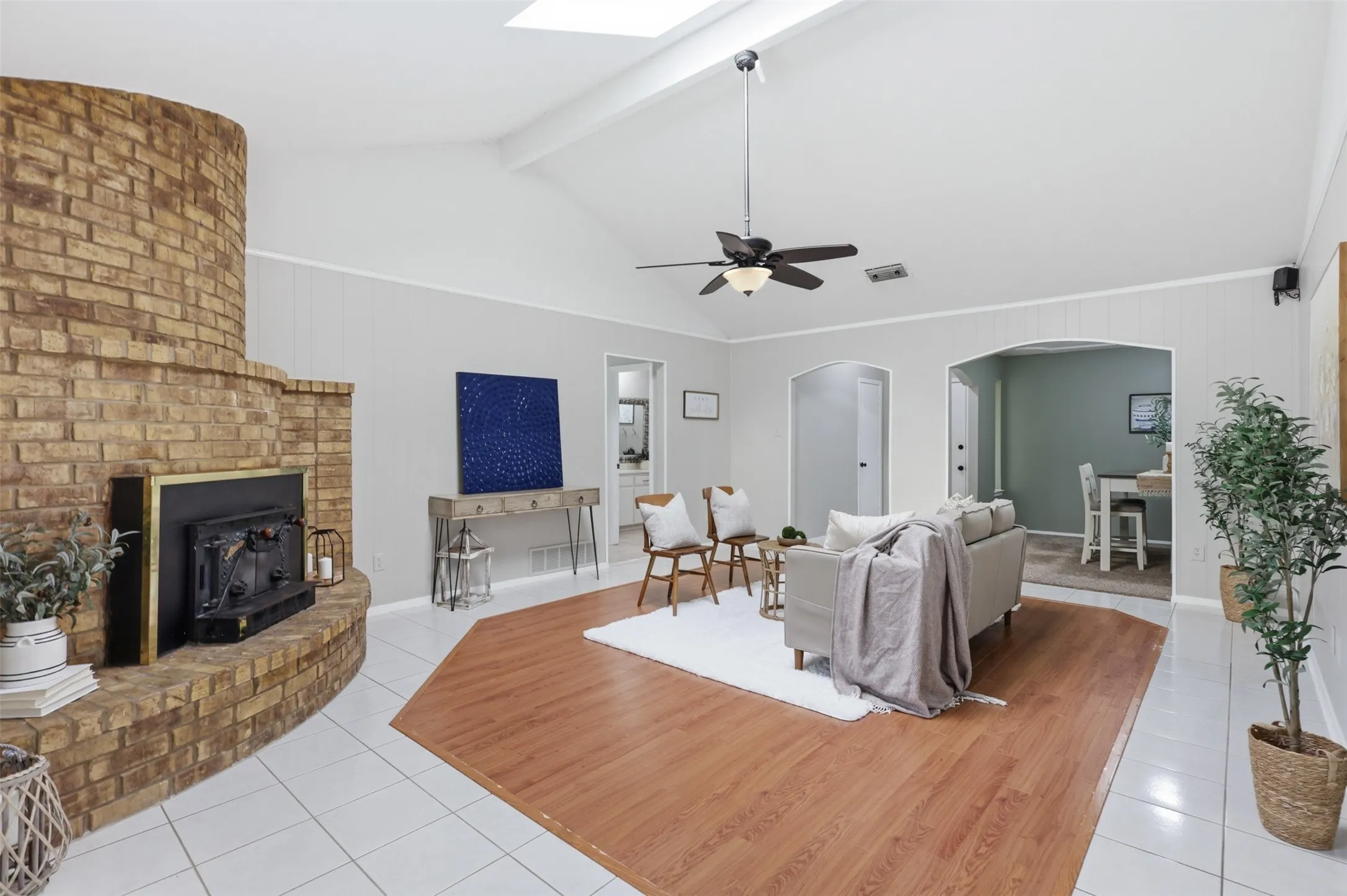 Single Family Residence For Sale in Tarrant County , 5536 Meadow Oak Street, North Richland Hills, Texas 76180, 3 Bedroom, 2 Bathroom, 2 Garage spaces, 1,786 Sqft, built in 1980, mls#21328960, Real Estate Agent in North Richland Hills, Homes For Sale in Tarrant county, Homes For Sale in North Richland Hills, Realtor in North Richland Hills Texas, Real Estate Brokerage Independent Realty Texas, Luminita Cordes Realtor