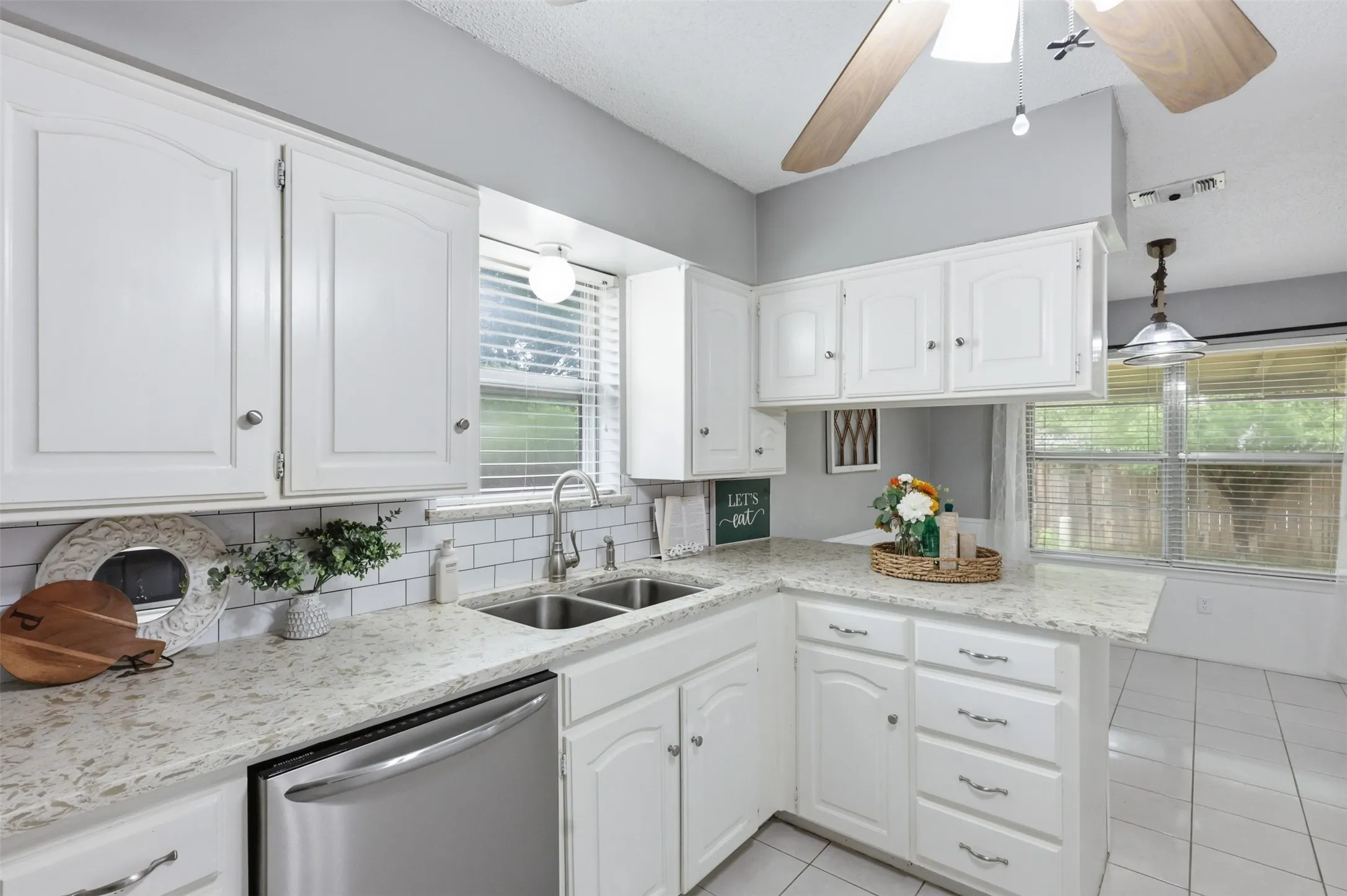 Single Family Residence For Sale in Tarrant County , 5536 Meadow Oak Street, North Richland Hills, Texas 76180, 3 Bedroom, 2 Bathroom, 2 Garage spaces, 1,786 Sqft, built in 1980, mls#21328960, Real Estate Agent in North Richland Hills, Homes For Sale in Tarrant county, Homes For Sale in North Richland Hills, Realtor in North Richland Hills Texas, Real Estate Brokerage Independent Realty Texas, Luminita Cordes Realtor