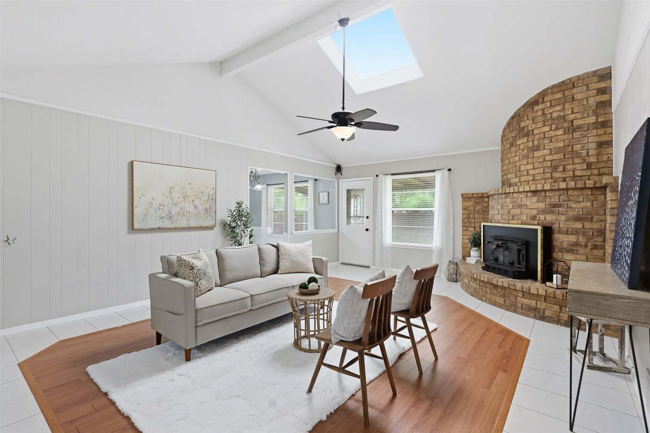 Single Family Residence For Sale in Tarrant County , 5536 Meadow Oak Street, North Richland Hills, Texas 76180, 3 Bedroom, 2 Bathroom, 2 Garage spaces, 1,786 Sqft, built in 1980, mls#21328960, Real Estate Agent in North Richland Hills, Homes For Sale in Tarrant county, Homes For Sale in North Richland Hills, Realtor in North Richland Hills Texas, Real Estate Brokerage Independent Realty Texas, Luminita Cordes Realtor