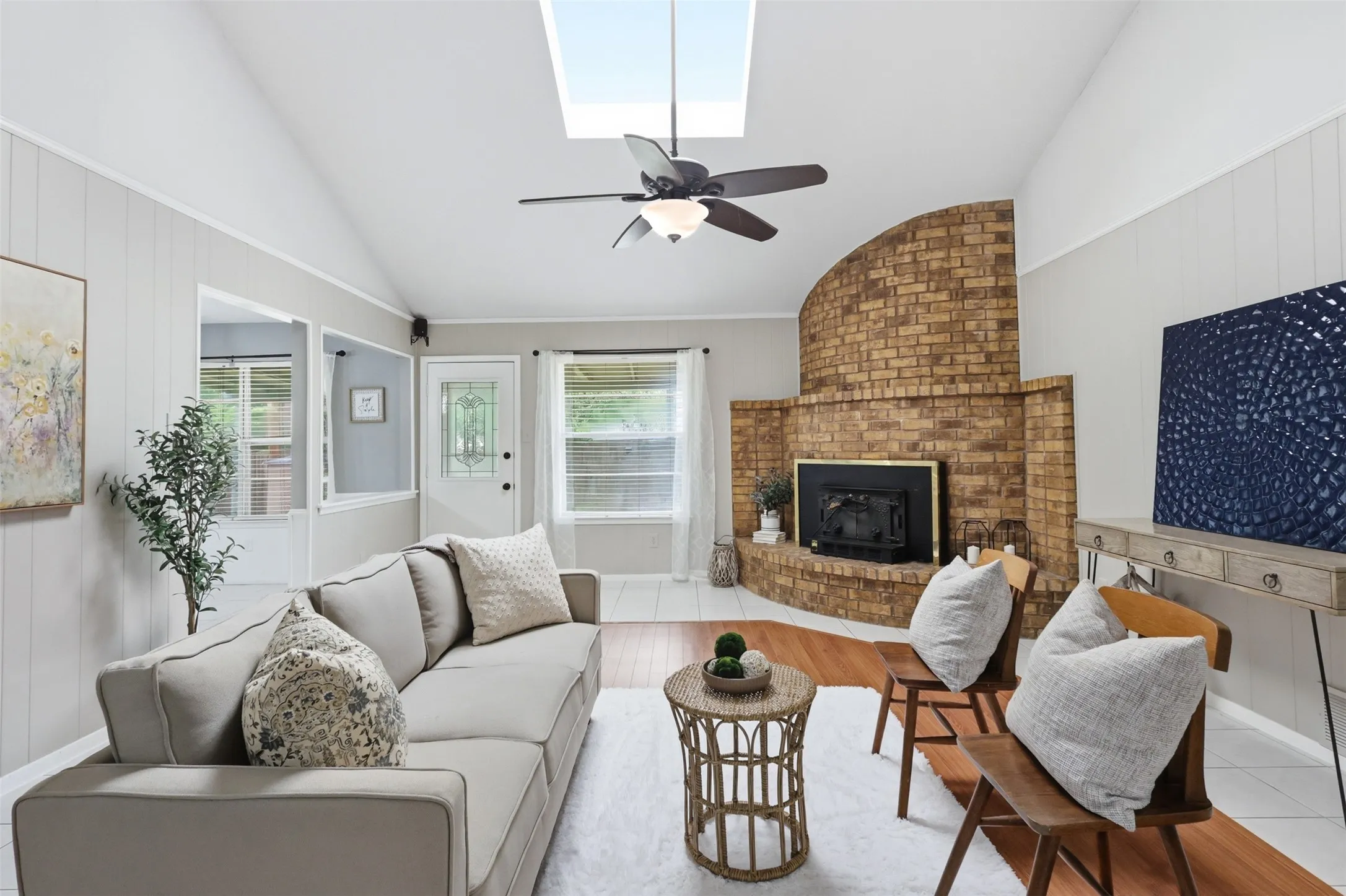 Single Family Residence For Sale in Tarrant County , 5536 Meadow Oak Street, North Richland Hills, Texas 76180, 3 Bedroom, 2 Bathroom, 2 Garage spaces, 1,786 Sqft, built in 1980, mls#21328960, Real Estate Agent in North Richland Hills, Homes For Sale in Tarrant county, Homes For Sale in North Richland Hills, Realtor in North Richland Hills Texas, Real Estate Brokerage Independent Realty Texas, Luminita Cordes Realtor