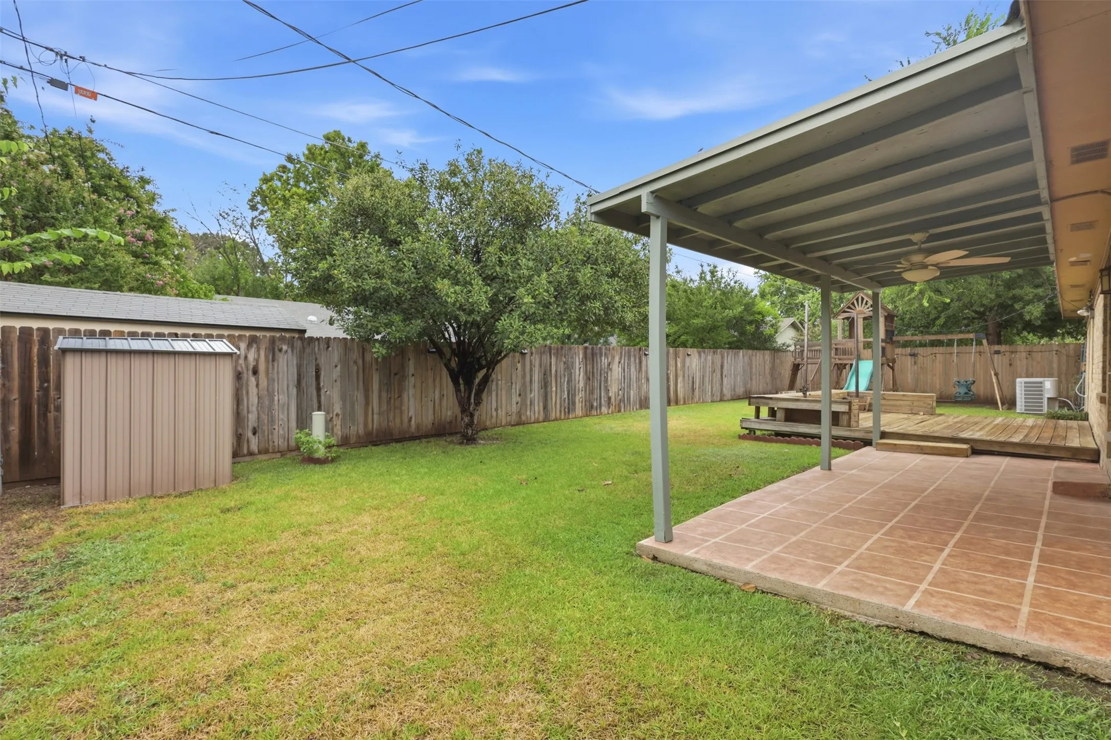 Single Family Residence For Sale in Tarrant County , 5536 Meadow Oak Street, North Richland Hills, Texas 76180, 3 Bedroom, 2 Bathroom, 2 Garage spaces, 1,786 Sqft, built in 1980, mls#21328960, Real Estate Agent in North Richland Hills, Homes For Sale in Tarrant county, Homes For Sale in North Richland Hills, Realtor in North Richland Hills Texas, Real Estate Brokerage Independent Realty Texas, Luminita Cordes Realtor