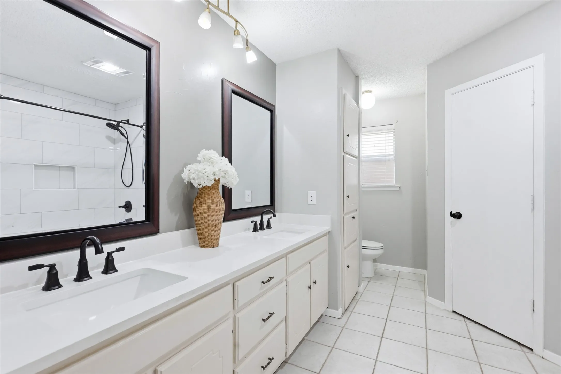 Single Family Residence For Sale in Tarrant County , 5536 Meadow Oak Street, North Richland Hills, Texas 76180, 3 Bedroom, 2 Bathroom, 2 Garage spaces, 1,786 Sqft, built in 1980, mls#21328960, Real Estate Agent in North Richland Hills, Homes For Sale in Tarrant county, Homes For Sale in North Richland Hills, Realtor in North Richland Hills Texas, Real Estate Brokerage Independent Realty Texas, Luminita Cordes Realtor