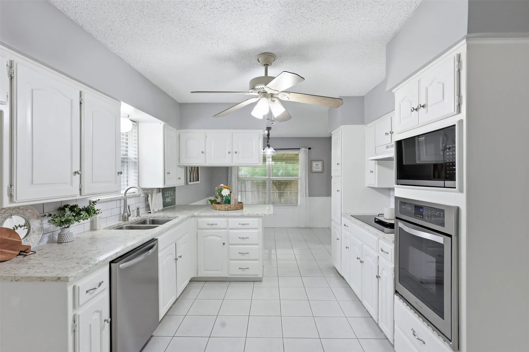 Single Family Residence For Sale in Tarrant County , 5536 Meadow Oak Street, North Richland Hills, Texas 76180, 3 Bedroom, 2 Bathroom, 2 Garage spaces, 1,786 Sqft, built in 1980, mls#21328960, Real Estate Agent in North Richland Hills, Homes For Sale in Tarrant county, Homes For Sale in North Richland Hills, Realtor in North Richland Hills Texas, Real Estate Brokerage Independent Realty Texas, Luminita Cordes Realtor