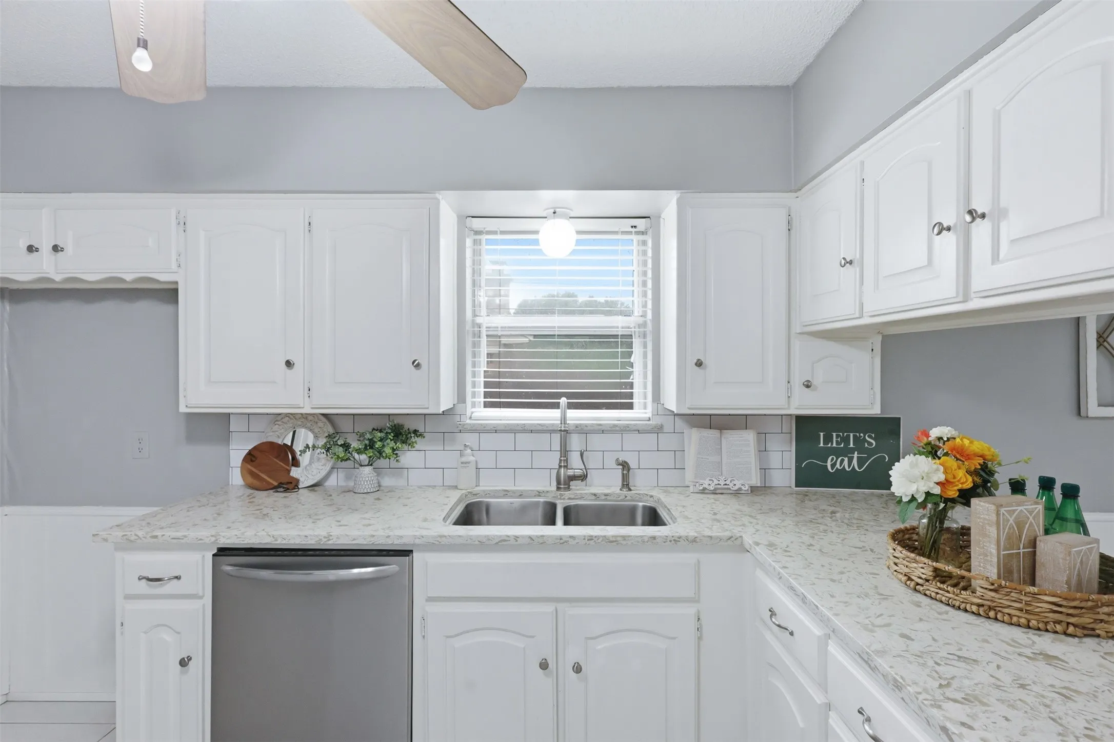 Single Family Residence For Sale in Tarrant County , 5536 Meadow Oak Street, North Richland Hills, Texas 76180, 3 Bedroom, 2 Bathroom, 2 Garage spaces, 1,786 Sqft, built in 1980, mls#21328960, Real Estate Agent in North Richland Hills, Homes For Sale in Tarrant county, Homes For Sale in North Richland Hills, Realtor in North Richland Hills Texas, Real Estate Brokerage Independent Realty Texas, Luminita Cordes Realtor