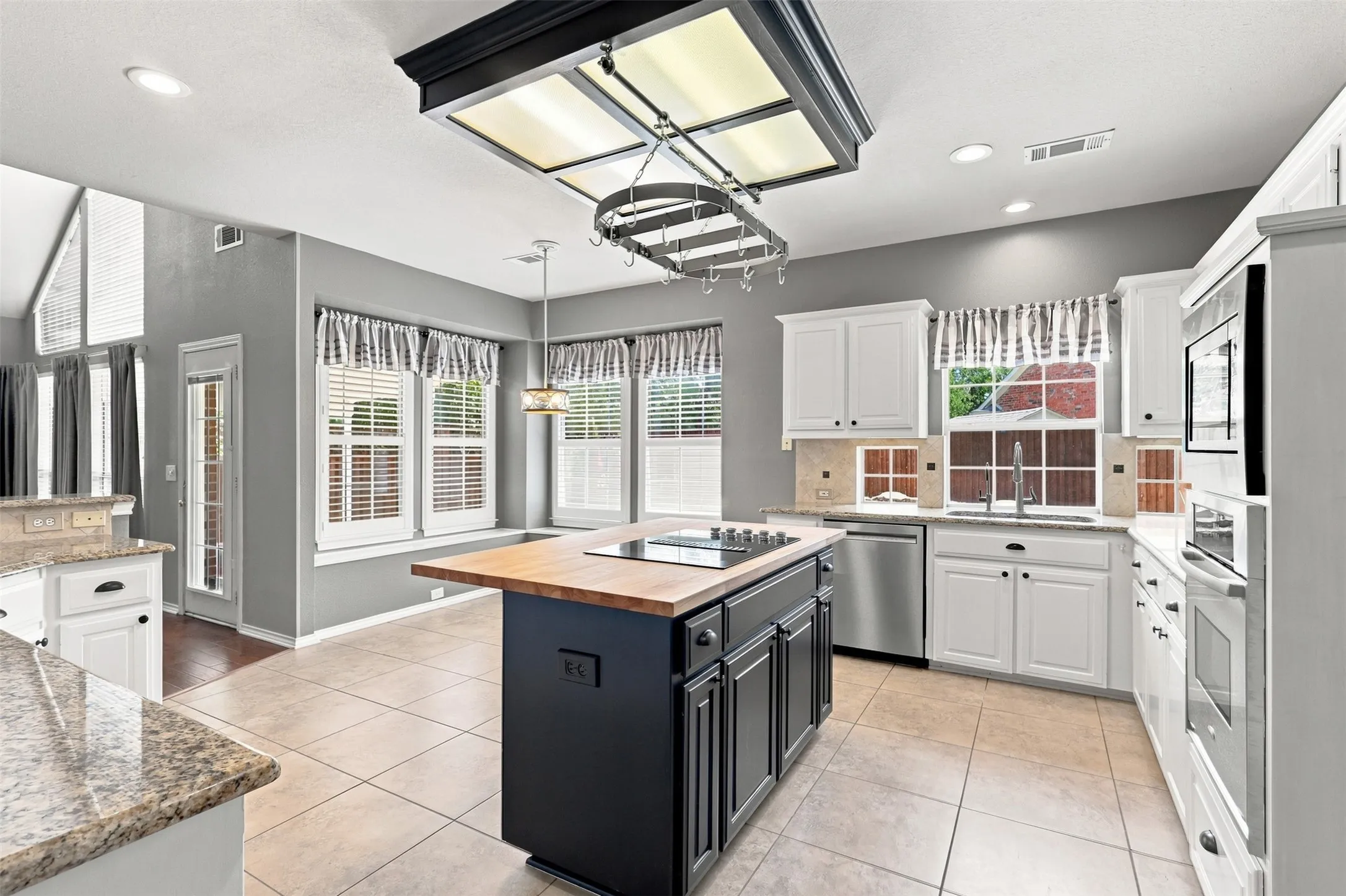 Single Family Residence For Sale in Collin County , 4 Fountain Gate Circle, Allen, Texas 75002, 4 Bedroom, 4 Bathroom, 2 Garage spaces, 3,396 Sqft, built in 1992, mls#21330613, Real Estate Agent in Allen, Homes For Sale in Collin county, Homes For Sale in Allen, Realtor in Allen Texas, Real Estate Brokerage Independent Realty Texas, Luminita Cordes Realtor