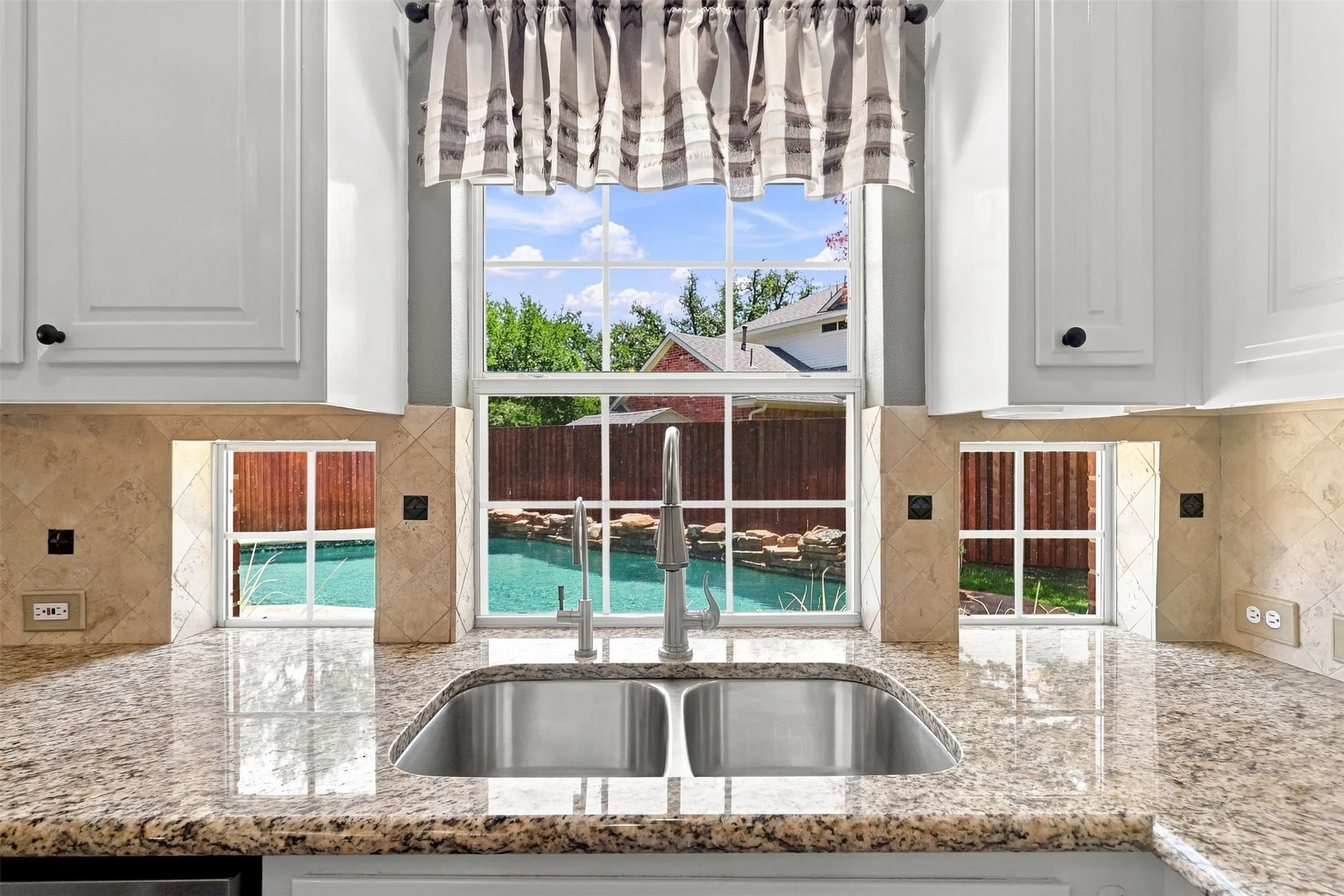 Single Family Residence For Sale in Collin County , 4 Fountain Gate Circle, Allen, Texas 75002, 4 Bedroom, 4 Bathroom, 2 Garage spaces, 3,396 Sqft, built in 1992, mls#21330613, Real Estate Agent in Allen, Homes For Sale in Collin county, Homes For Sale in Allen, Realtor in Allen Texas, Real Estate Brokerage Independent Realty Texas, Luminita Cordes Realtor
