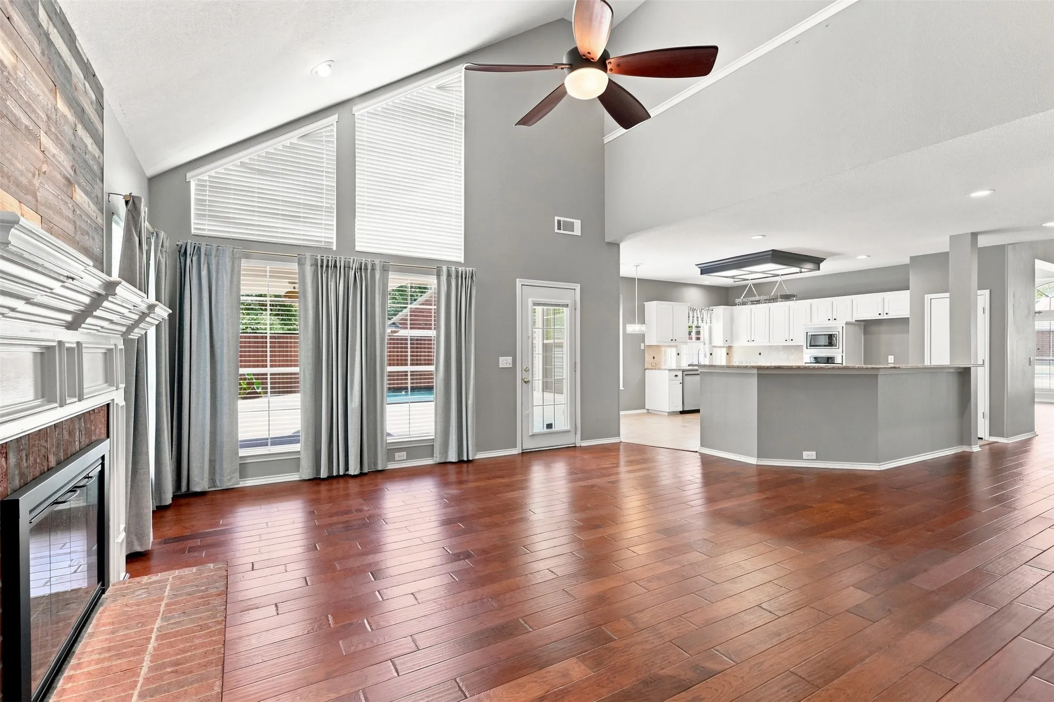 Single Family Residence For Sale in Collin County , 4 Fountain Gate Circle, Allen, Texas 75002, 4 Bedroom, 4 Bathroom, 2 Garage spaces, 3,396 Sqft, built in 1992, mls#21330613, Real Estate Agent in Allen, Homes For Sale in Collin county, Homes For Sale in Allen, Realtor in Allen Texas, Real Estate Brokerage Independent Realty Texas, Luminita Cordes Realtor