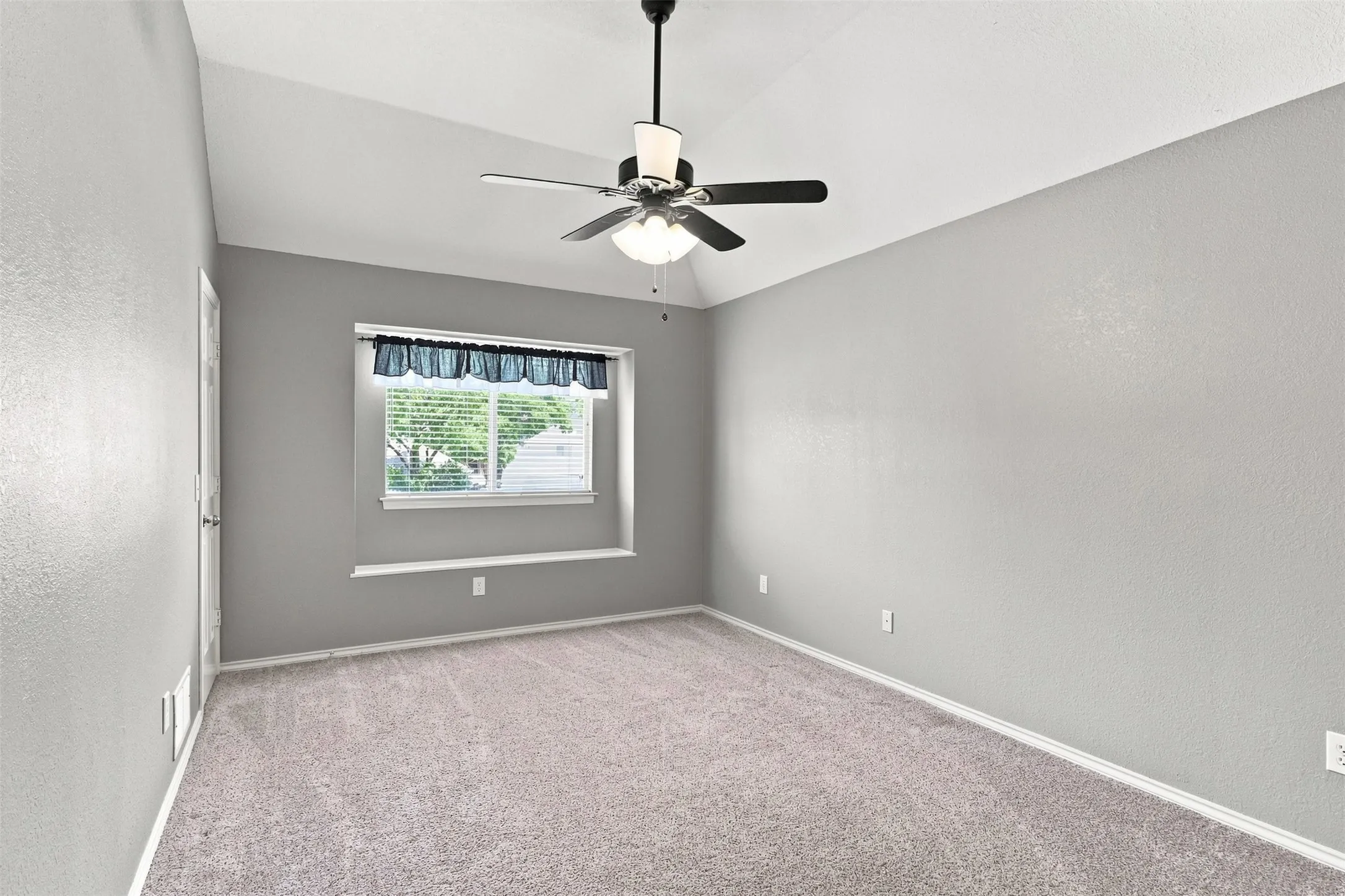Single Family Residence For Sale in Collin County , 4 Fountain Gate Circle, Allen, Texas 75002, 4 Bedroom, 4 Bathroom, 2 Garage spaces, 3,396 Sqft, built in 1992, mls#21330613, Real Estate Agent in Allen, Homes For Sale in Collin county, Homes For Sale in Allen, Realtor in Allen Texas, Real Estate Brokerage Independent Realty Texas, Luminita Cordes Realtor