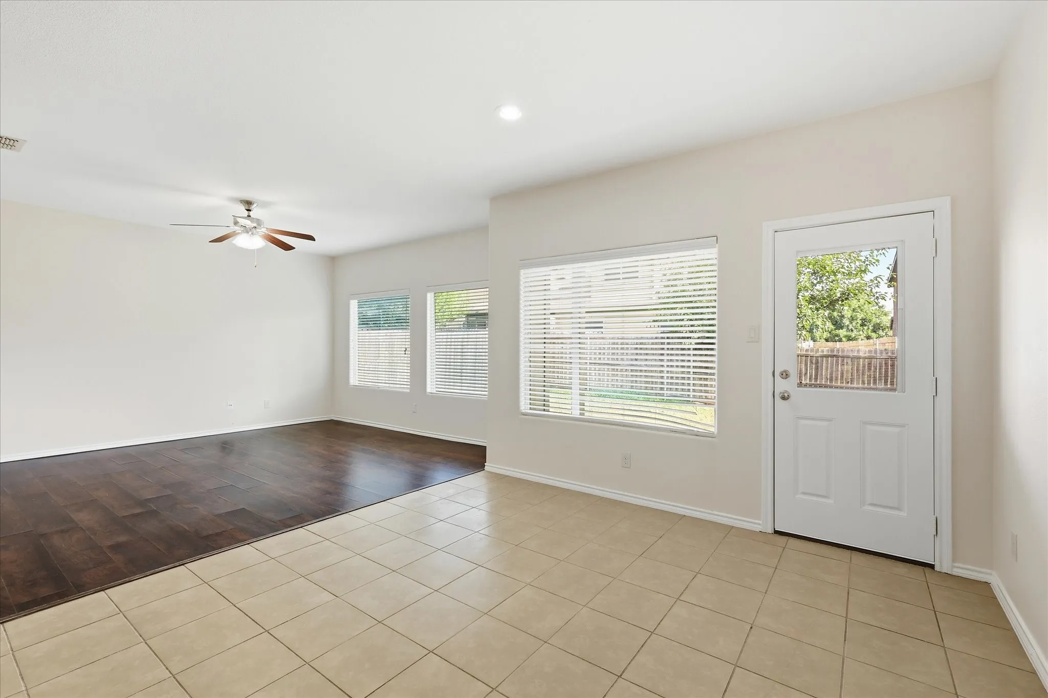 Single Family Residence For Sale in Tarrant County , 720 Rio Bravo Drive, Fort Worth, Texas 76052, 4 Bedroom, 2 Bathroom, 2 Garage spaces, 1,818 Sqft, built in 2013, mls#21332410, Real Estate Agent in Fort Worth, Homes For Sale in Tarrant county, Homes For Sale in Fort Worth, Realtor in Fort Worth Texas, Real Estate Brokerage Independent Realty Texas, Luminita Cordes Realtor