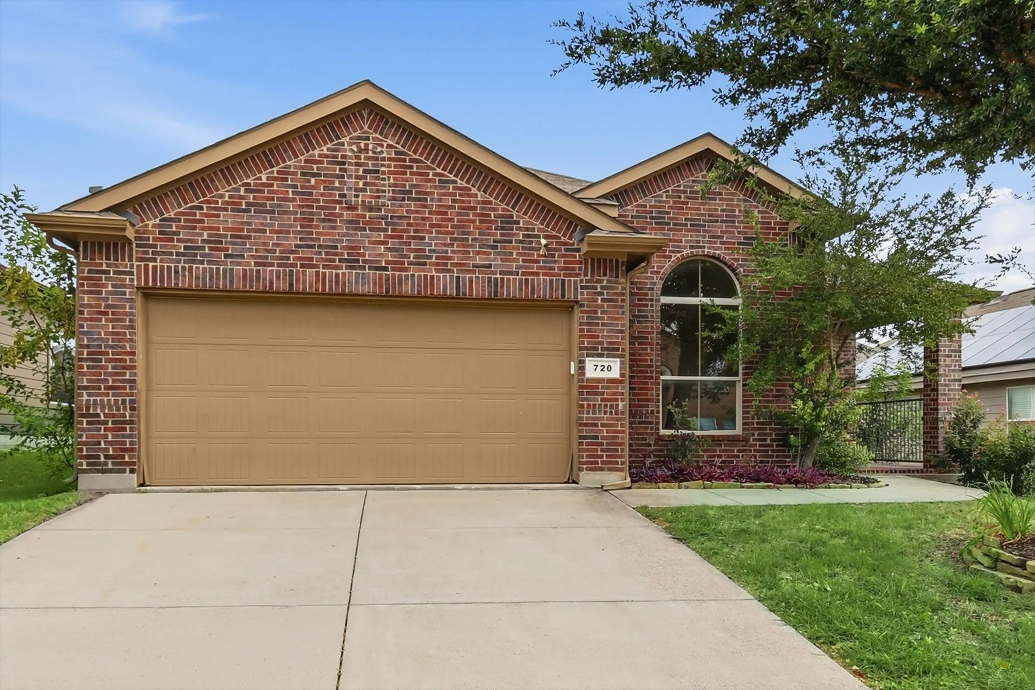 Single Family Residence For Sale in Tarrant County , 720 Rio Bravo Drive, Fort Worth, Texas 76052, 4 Bedroom, 2 Bathroom, 2 Garage spaces, 1,818 Sqft, built in 2013, mls#21332410, Real Estate Agent in Fort Worth, Homes For Sale in Tarrant county, Homes For Sale in Fort Worth, Realtor in Fort Worth Texas, Real Estate Brokerage Independent Realty Texas, Luminita Cordes Realtor