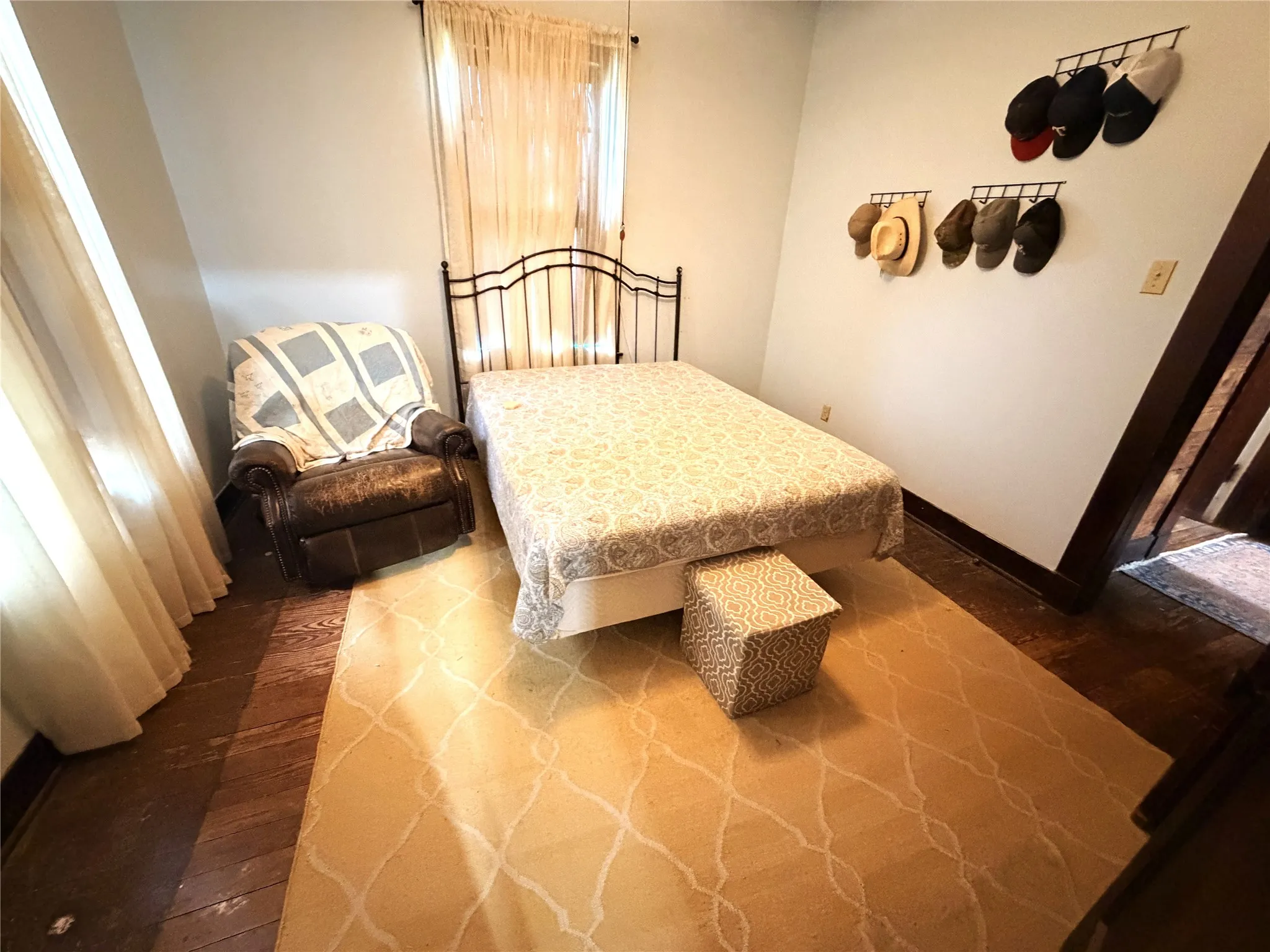 Single Family Residence For Sale in Eastland County , 709 W Saint Charles Street, Eastland, Texas 76448, 3 Bedroom, 1 Bathroom, Garage spaces, 1,628 Sqft, built in 1935, mls#21332485, Real Estate Agent in Eastland, Homes For Sale in Eastland county, Homes For Sale in Eastland, Realtor in Eastland Texas, Real Estate Brokerage Independent Realty Texas, Luminita Cordes Realtor