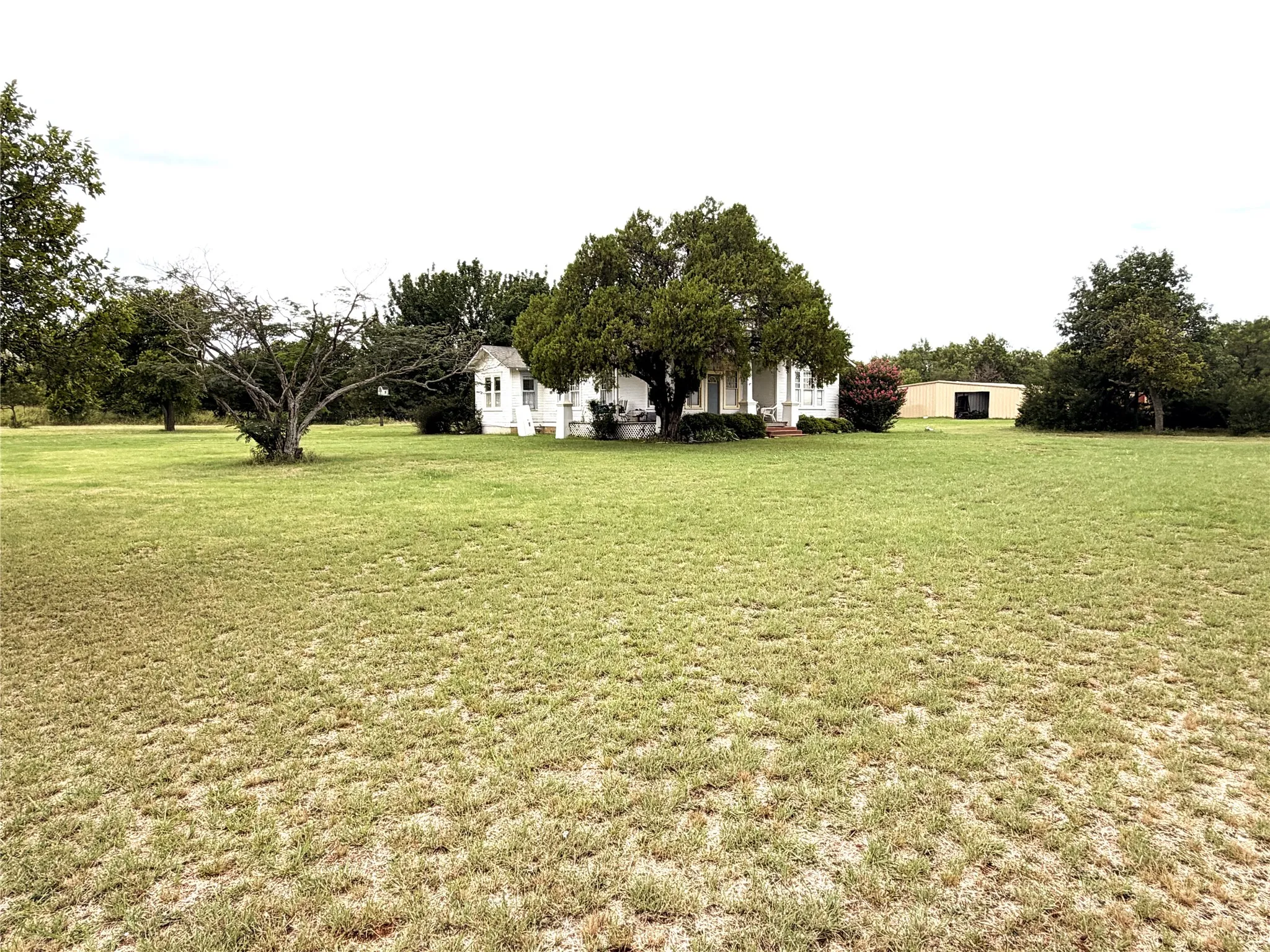 Single Family Residence For Sale in Eastland County , 709 W Saint Charles Street, Eastland, Texas 76448, 3 Bedroom, 1 Bathroom, Garage spaces, 1,628 Sqft, built in 1935, mls#21332485, Real Estate Agent in Eastland, Homes For Sale in Eastland county, Homes For Sale in Eastland, Realtor in Eastland Texas, Real Estate Brokerage Independent Realty Texas, Luminita Cordes Realtor