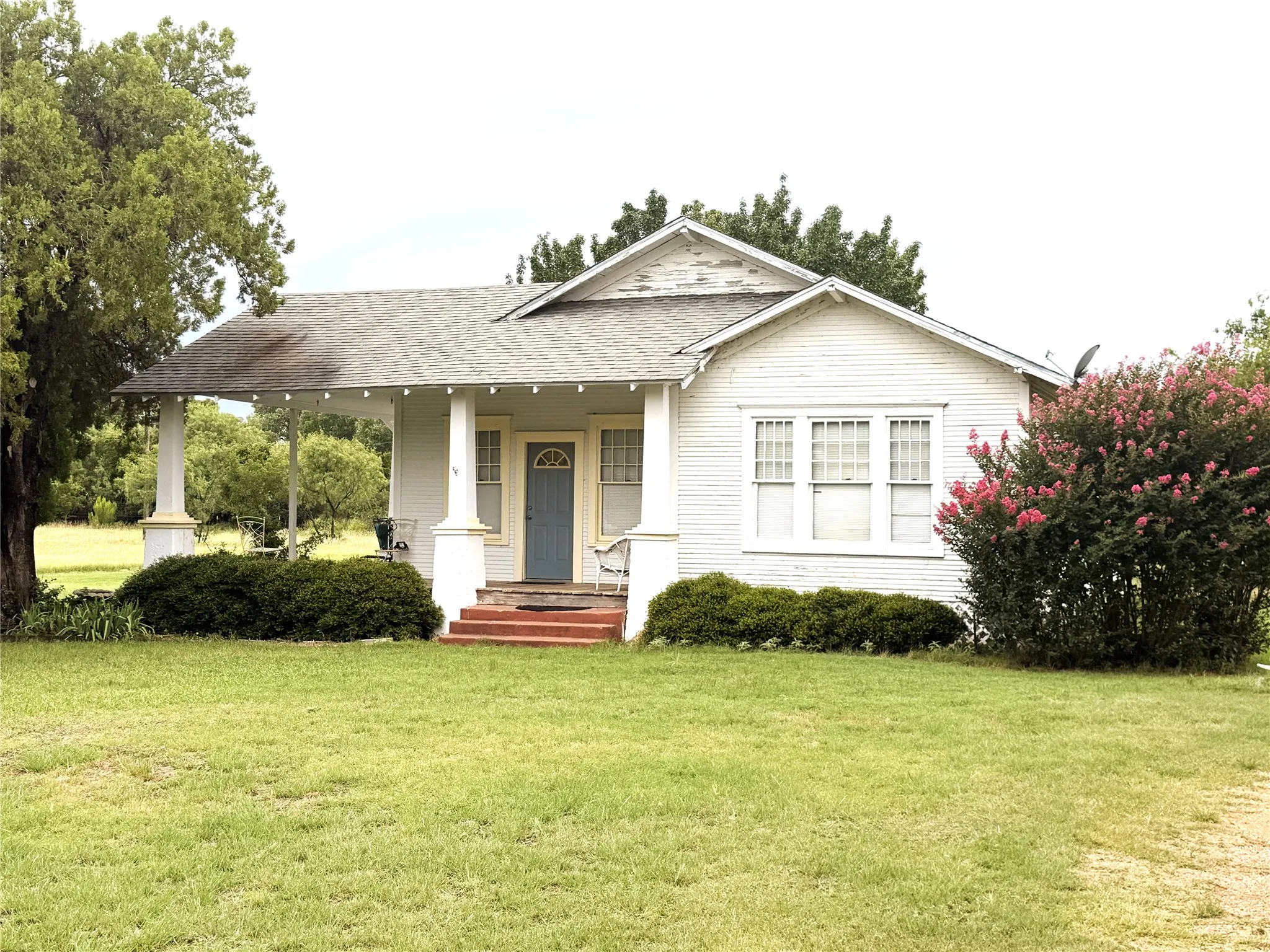 Single Family Residence For Sale in Eastland County , 709 W Saint Charles Street, Eastland, Texas 76448, 3 Bedroom, 1 Bathroom, Garage spaces, 1,628 Sqft, built in 1935, mls#21332485, Real Estate Agent in Eastland, Homes For Sale in Eastland county, Homes For Sale in Eastland, Realtor in Eastland Texas, Real Estate Brokerage Independent Realty Texas, Luminita Cordes Realtor