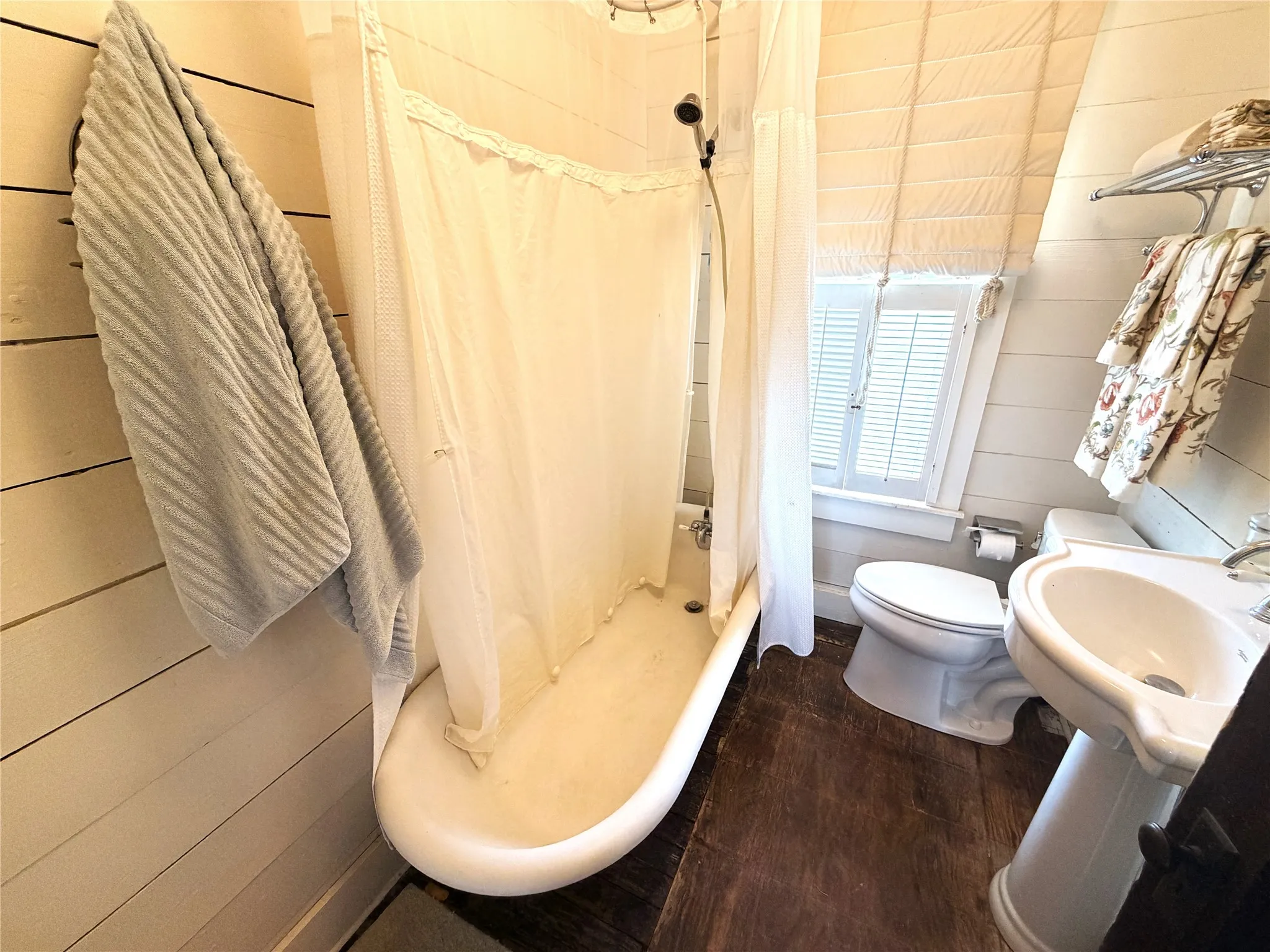 Single Family Residence For Sale in Eastland County , 709 W Saint Charles Street, Eastland, Texas 76448, 3 Bedroom, 1 Bathroom, Garage spaces, 1,628 Sqft, built in 1935, mls#21332485, Real Estate Agent in Eastland, Homes For Sale in Eastland county, Homes For Sale in Eastland, Realtor in Eastland Texas, Real Estate Brokerage Independent Realty Texas, Luminita Cordes Realtor