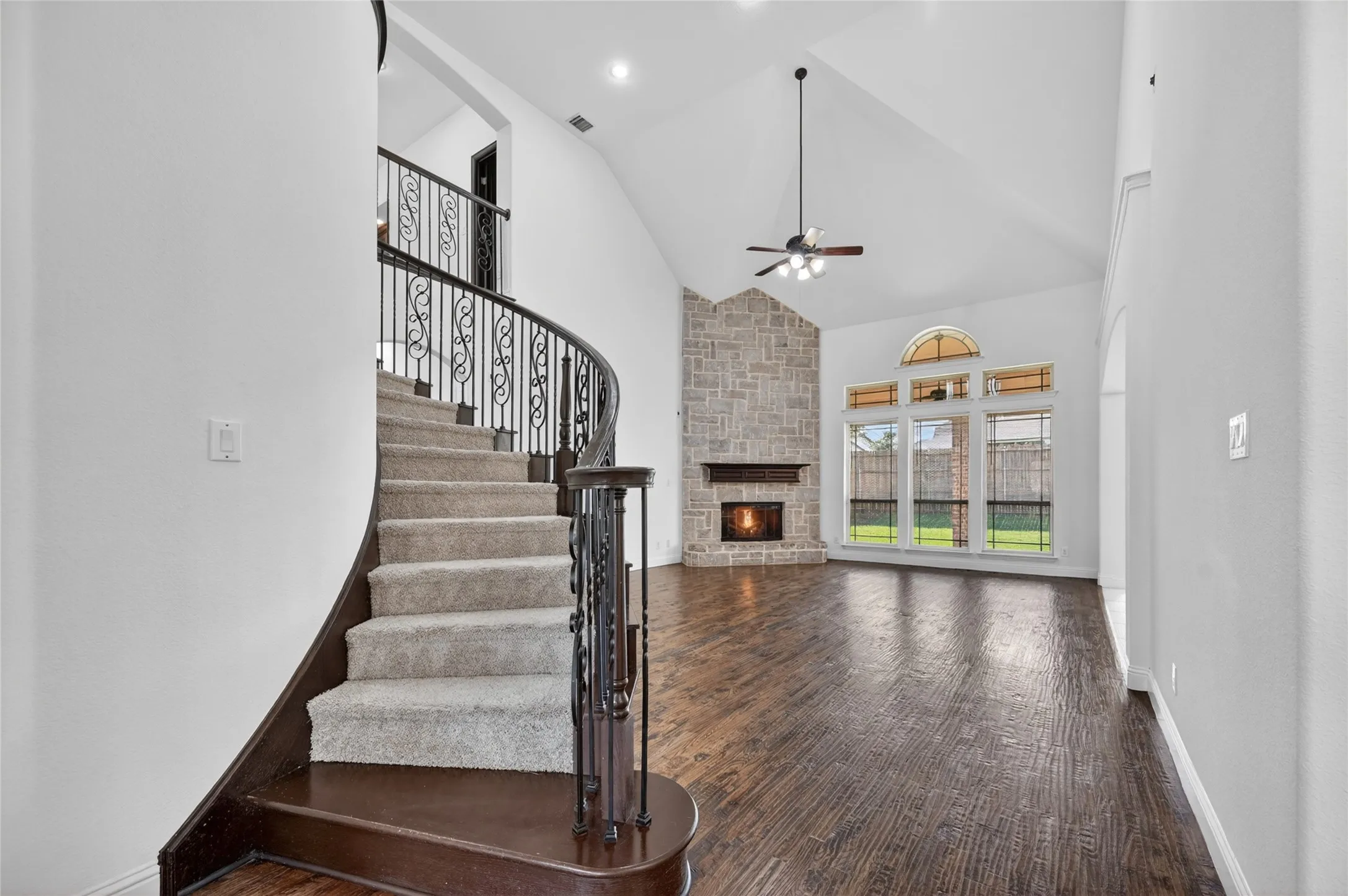 Single Family Residence For Sale in Denton County , 1009 Spinks Court, Flower Mound, Texas 75028, 5 Bedroom, 4 Bathroom, 3 Garage spaces, 4,465 Sqft, built in 2014, mls#21332546, Real Estate Agent in Flower Mound, Homes For Sale in Denton county, Homes For Sale in Flower Mound, Realtor in Flower Mound Texas, Real Estate Brokerage Independent Realty Texas, Luminita Cordes Realtor