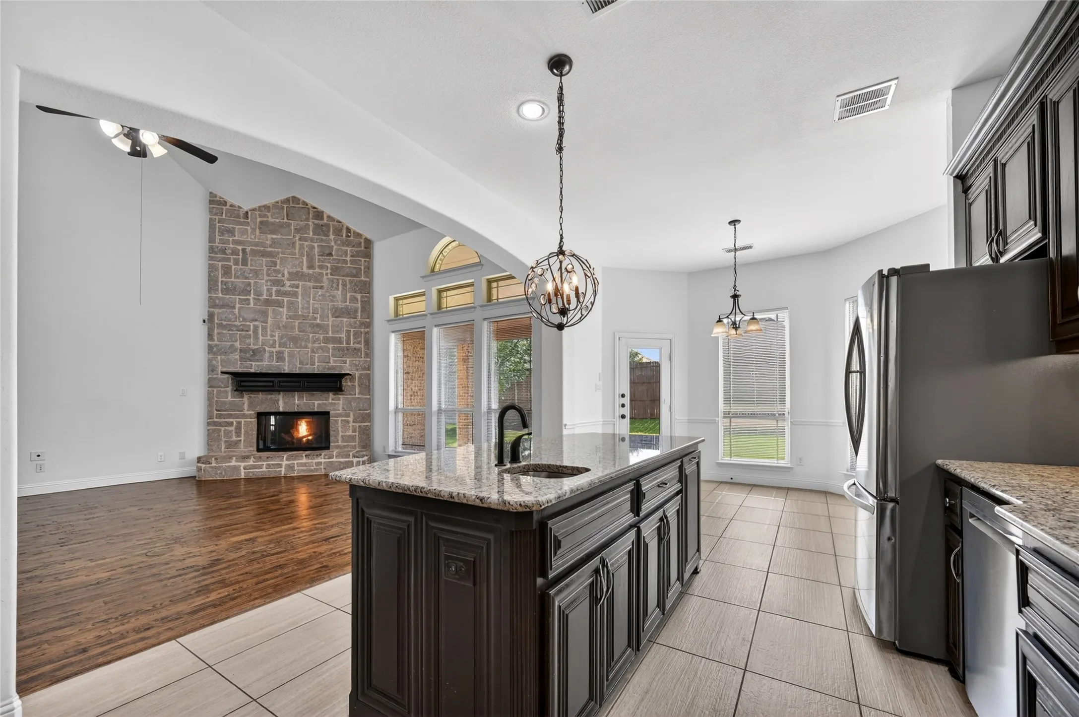 Single Family Residence For Sale in Denton County , 1009 Spinks Court, Flower Mound, Texas 75028, 5 Bedroom, 4 Bathroom, 3 Garage spaces, 4,465 Sqft, built in 2014, mls#21332546, Real Estate Agent in Flower Mound, Homes For Sale in Denton county, Homes For Sale in Flower Mound, Realtor in Flower Mound Texas, Real Estate Brokerage Independent Realty Texas, Luminita Cordes Realtor