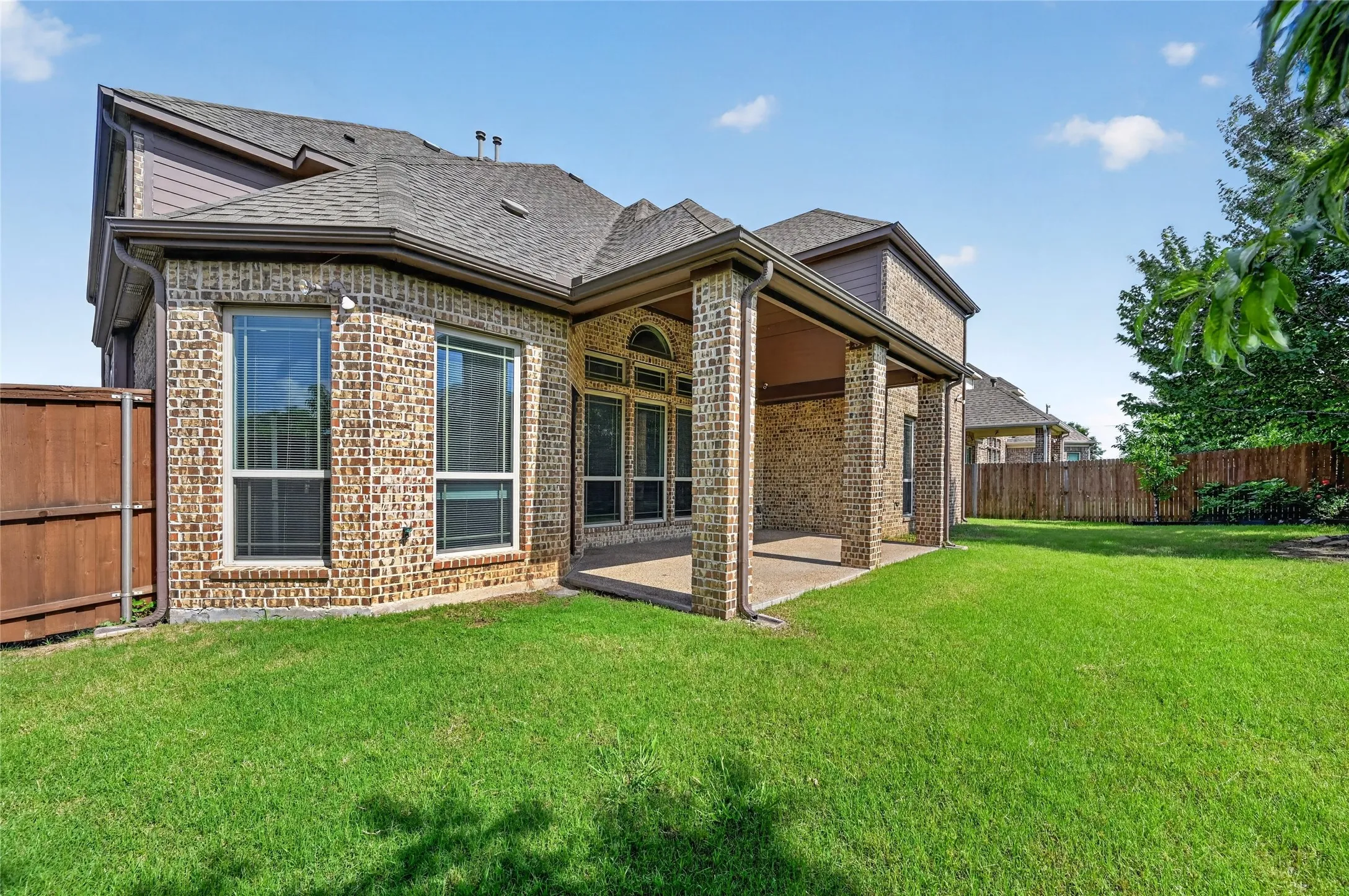 Single Family Residence For Sale in Denton County , 1009 Spinks Court, Flower Mound, Texas 75028, 5 Bedroom, 4 Bathroom, 3 Garage spaces, 4,465 Sqft, built in 2014, mls#21332546, Real Estate Agent in Flower Mound, Homes For Sale in Denton county, Homes For Sale in Flower Mound, Realtor in Flower Mound Texas, Real Estate Brokerage Independent Realty Texas, Luminita Cordes Realtor
