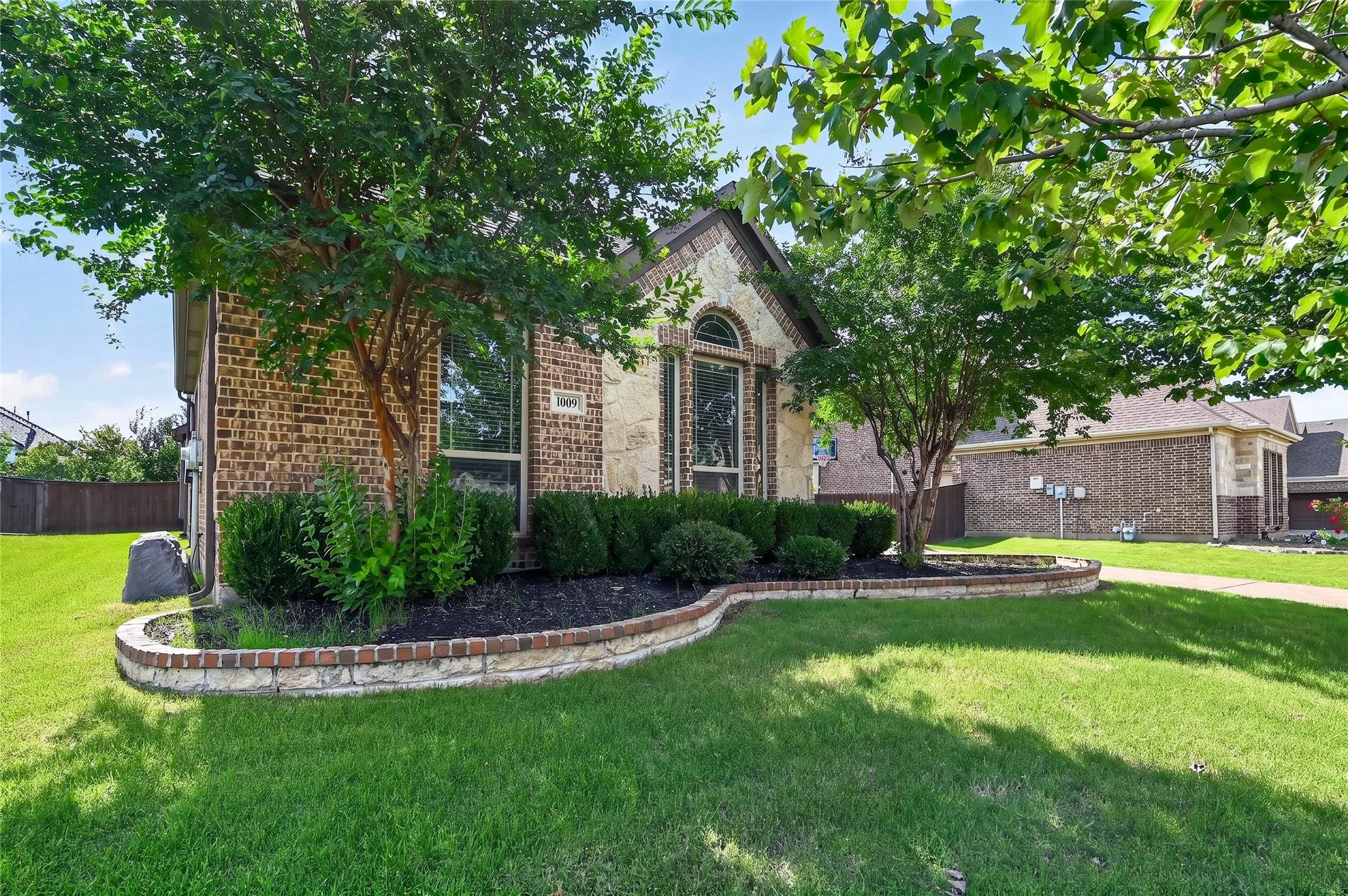 Single Family Residence For Sale in Denton County , 1009 Spinks Court, Flower Mound, Texas 75028, 5 Bedroom, 4 Bathroom, 3 Garage spaces, 4,465 Sqft, built in 2014, mls#21332546, Real Estate Agent in Flower Mound, Homes For Sale in Denton county, Homes For Sale in Flower Mound, Realtor in Flower Mound Texas, Real Estate Brokerage Independent Realty Texas, Luminita Cordes Realtor