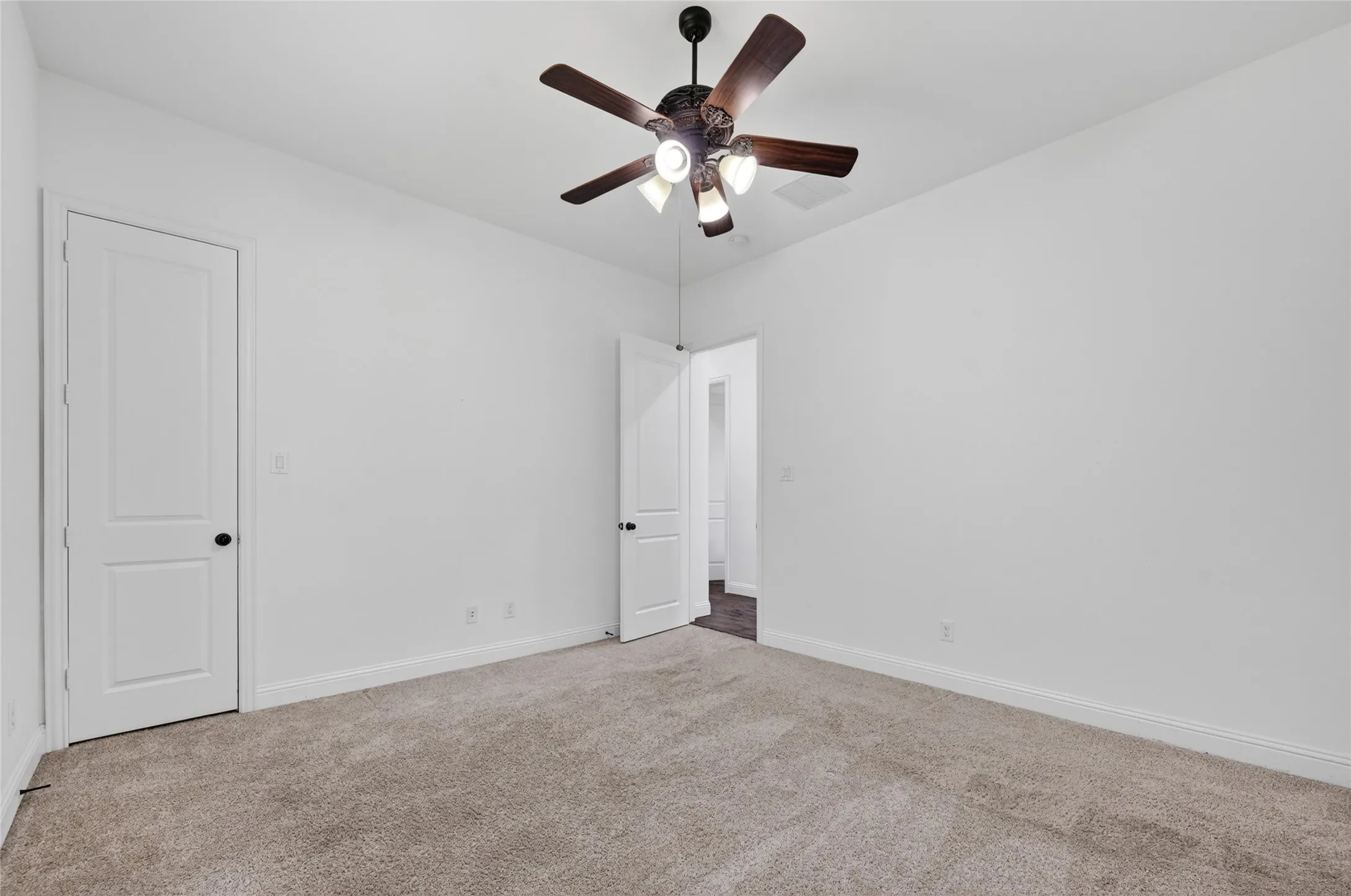 Single Family Residence For Sale in Denton County , 1009 Spinks Court, Flower Mound, Texas 75028, 5 Bedroom, 4 Bathroom, 3 Garage spaces, 4,465 Sqft, built in 2014, mls#21332546, Real Estate Agent in Flower Mound, Homes For Sale in Denton county, Homes For Sale in Flower Mound, Realtor in Flower Mound Texas, Real Estate Brokerage Independent Realty Texas, Luminita Cordes Realtor