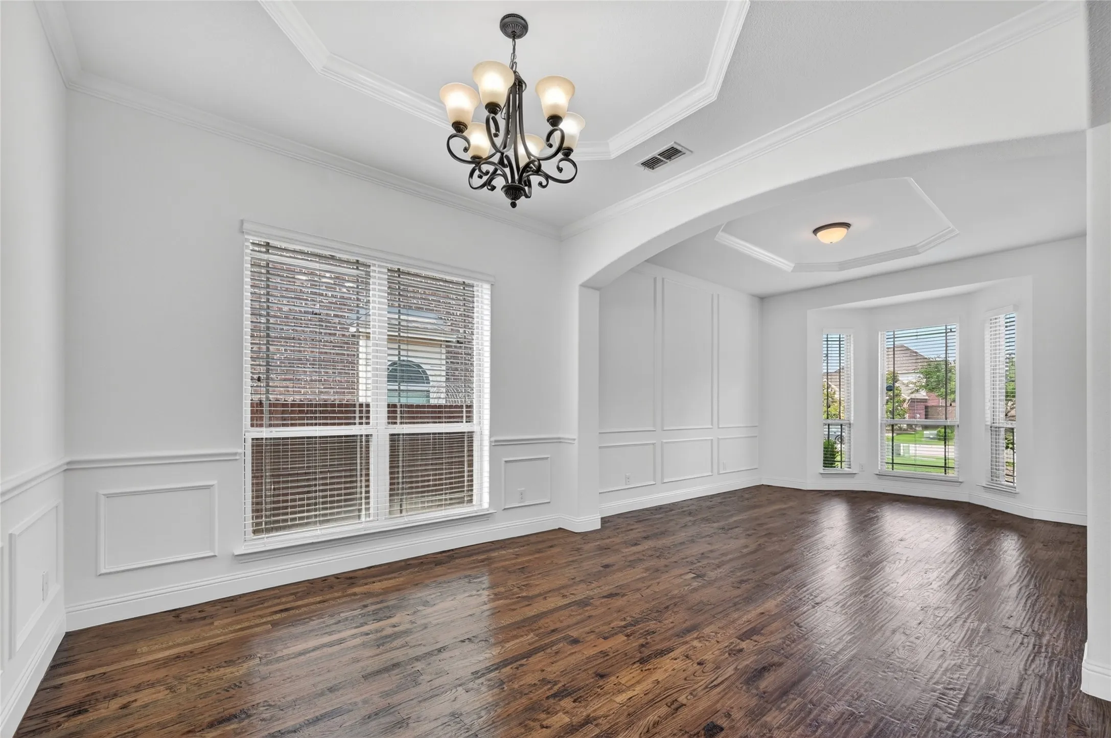 Single Family Residence For Sale in Denton County , 1009 Spinks Court, Flower Mound, Texas 75028, 5 Bedroom, 4 Bathroom, 3 Garage spaces, 4,465 Sqft, built in 2014, mls#21332546, Real Estate Agent in Flower Mound, Homes For Sale in Denton county, Homes For Sale in Flower Mound, Realtor in Flower Mound Texas, Real Estate Brokerage Independent Realty Texas, Luminita Cordes Realtor