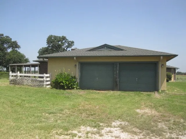 Single Family Residence For Sale in Cooke County , 2345 County Road 211, Gainesville, Texas 76240, 4 Bedroom, 3 Bathroom, 2 Garage spaces, 2,445 Sqft, built in 1970, mls#21332574, Real Estate Agent in Gainesville, Homes For Sale in Cooke county, Homes For Sale in Gainesville, Realtor in Gainesville Texas, Real Estate Brokerage Independent Realty Texas, Luminita Cordes Realtor