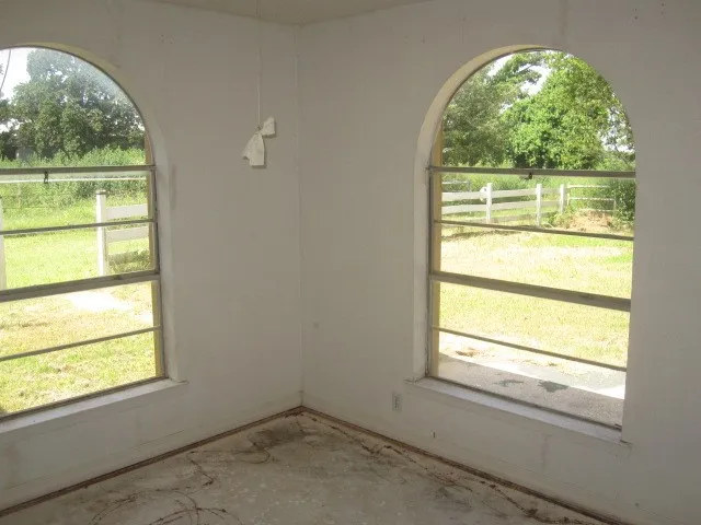 Single Family Residence For Sale in Cooke County , 2345 County Road 211, Gainesville, Texas 76240, 4 Bedroom, 3 Bathroom, 2 Garage spaces, 2,445 Sqft, built in 1970, mls#21332574, Real Estate Agent in Gainesville, Homes For Sale in Cooke county, Homes For Sale in Gainesville, Realtor in Gainesville Texas, Real Estate Brokerage Independent Realty Texas, Luminita Cordes Realtor