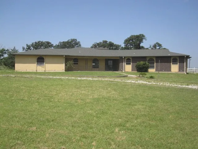 Single Family Residence For Sale in Cooke County , 2345 County Road 211, Gainesville, Texas 76240, 4 Bedroom, 3 Bathroom, 2 Garage spaces, 2,445 Sqft, built in 1970, mls#21332574, Real Estate Agent in Gainesville, Homes For Sale in Cooke county, Homes For Sale in Gainesville, Realtor in Gainesville Texas, Real Estate Brokerage Independent Realty Texas, Luminita Cordes Realtor