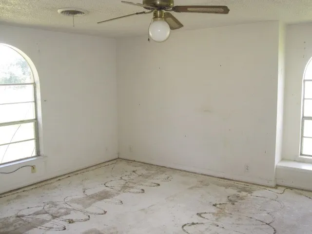 Single Family Residence For Sale in Cooke County , 2345 County Road 211, Gainesville, Texas 76240, 4 Bedroom, 3 Bathroom, 2 Garage spaces, 2,445 Sqft, built in 1970, mls#21332574, Real Estate Agent in Gainesville, Homes For Sale in Cooke county, Homes For Sale in Gainesville, Realtor in Gainesville Texas, Real Estate Brokerage Independent Realty Texas, Luminita Cordes Realtor