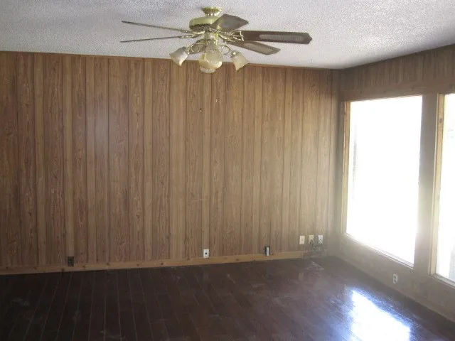 Single Family Residence For Sale in Cooke County , 2345 County Road 211, Gainesville, Texas 76240, 4 Bedroom, 3 Bathroom, 2 Garage spaces, 2,445 Sqft, built in 1970, mls#21332574, Real Estate Agent in Gainesville, Homes For Sale in Cooke county, Homes For Sale in Gainesville, Realtor in Gainesville Texas, Real Estate Brokerage Independent Realty Texas, Luminita Cordes Realtor