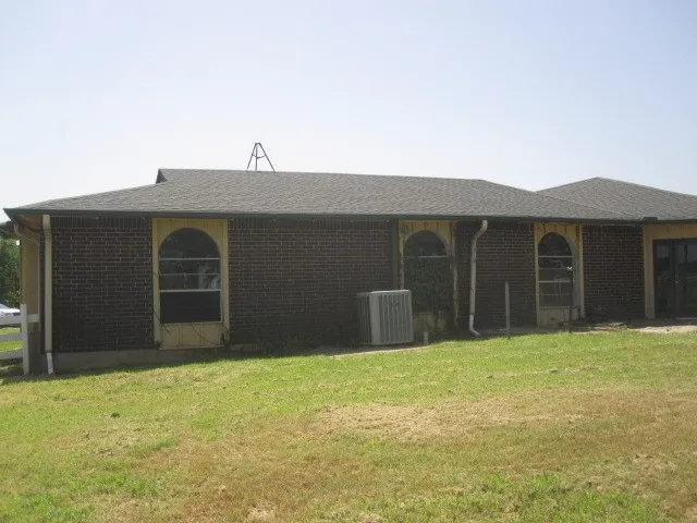 Single Family Residence For Sale in Cooke County , 2345 County Road 211, Gainesville, Texas 76240, 4 Bedroom, 3 Bathroom, 2 Garage spaces, 2,445 Sqft, built in 1970, mls#21332574, Real Estate Agent in Gainesville, Homes For Sale in Cooke county, Homes For Sale in Gainesville, Realtor in Gainesville Texas, Real Estate Brokerage Independent Realty Texas, Luminita Cordes Realtor