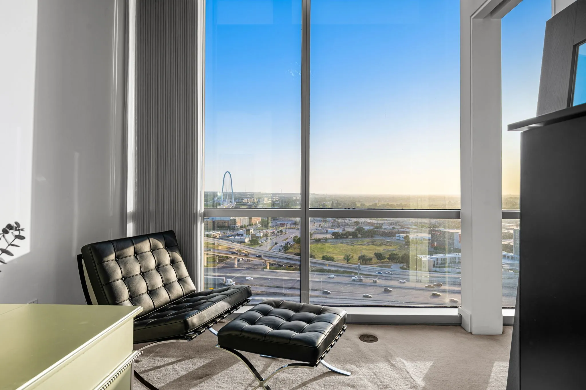 Condominium For Sale in Dallas County , 2200 Victory Avenue 1505, Dallas, Texas 75219, 2 Bedrooms, 3 Bathrooms, 2 Garage spaces, 2,466 Sqft, built in 2007, Price $1,275,000, mls#21332137, Real Estate Agent in Dallas, Homes For Sale in Dallas county, Homes For Sale in Dallas, Realtor in Dallas Texas, Real Estate Brokerage Independent Realty Texas, Luminita Cordes Realtor
