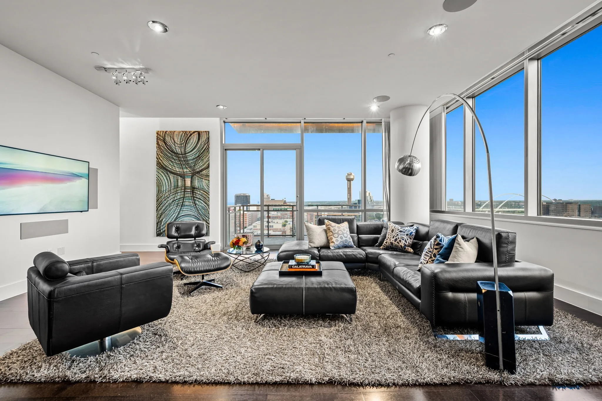 Condominium For Sale in Dallas County , 2200 Victory Avenue 1505, Dallas, Texas 75219, 2 Bedrooms, 3 Bathrooms, 2 Garage spaces, 2,466 Sqft, built in 2007, Price $1,275,000, mls#21332137, Real Estate Agent in Dallas, Homes For Sale in Dallas county, Homes For Sale in Dallas, Realtor in Dallas Texas, Real Estate Brokerage Independent Realty Texas, Luminita Cordes Realtor