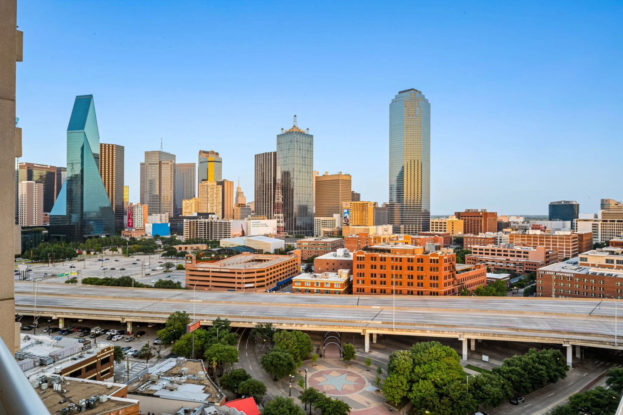 Condominium For Sale in Dallas County , 2200 Victory Avenue 1505, Dallas, Texas 75219, 2 Bedrooms, 3 Bathrooms, 2 Garage spaces, 2,466 Sqft, built in 2007, Price $1,275,000, mls#21332137, Real Estate Agent in Dallas, Homes For Sale in Dallas county, Homes For Sale in Dallas, Realtor in Dallas Texas, Real Estate Brokerage Independent Realty Texas, Luminita Cordes Realtor