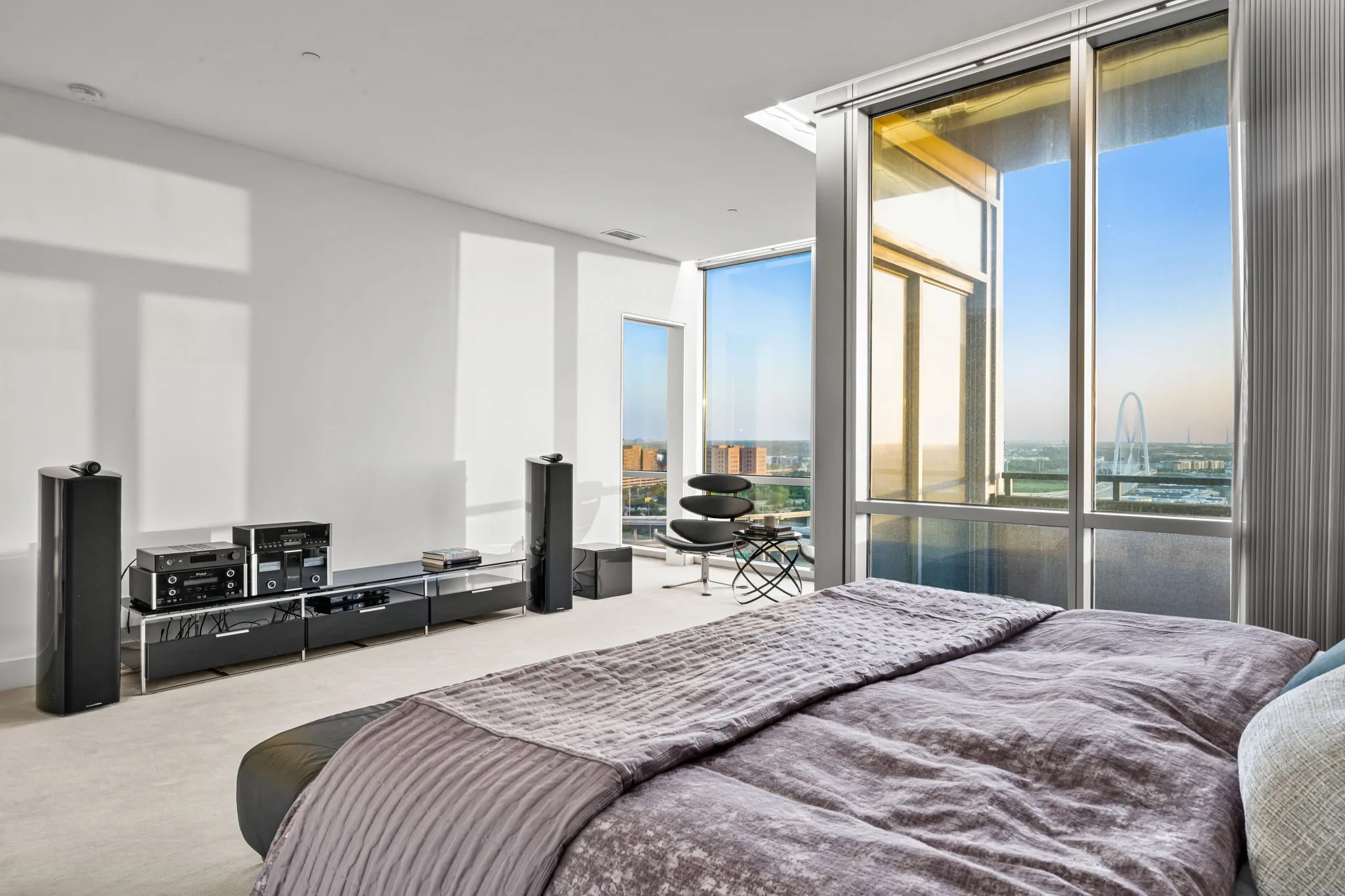 Condominium For Sale in Dallas County , 2200 Victory Avenue 1505, Dallas, Texas 75219, 2 Bedrooms, 3 Bathrooms, 2 Garage spaces, 2,466 Sqft, built in 2007, Price $1,275,000, mls#21332137, Real Estate Agent in Dallas, Homes For Sale in Dallas county, Homes For Sale in Dallas, Realtor in Dallas Texas, Real Estate Brokerage Independent Realty Texas, Luminita Cordes Realtor